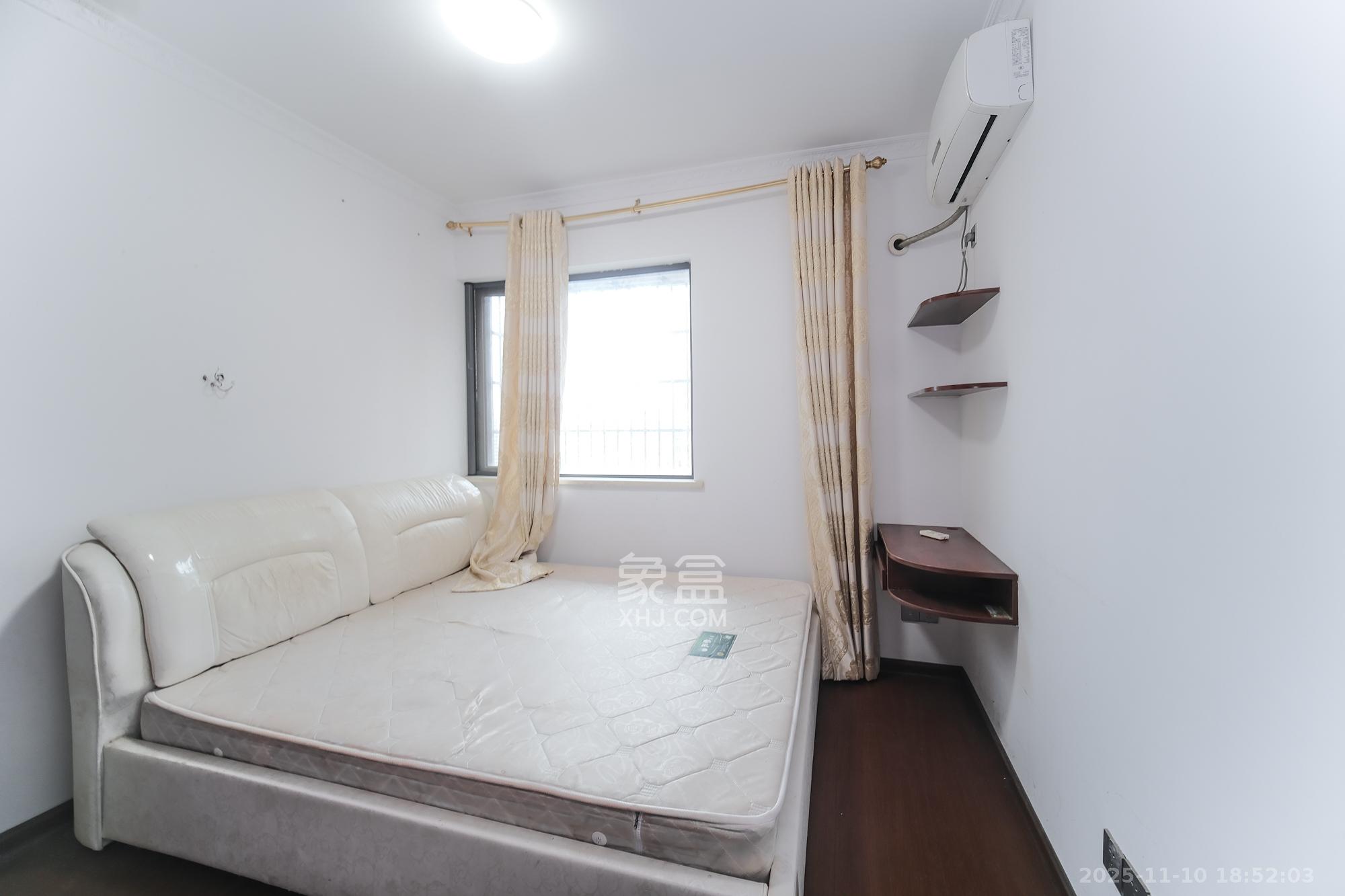 盛地春天里  3室1厅1卫    50.0万卧室