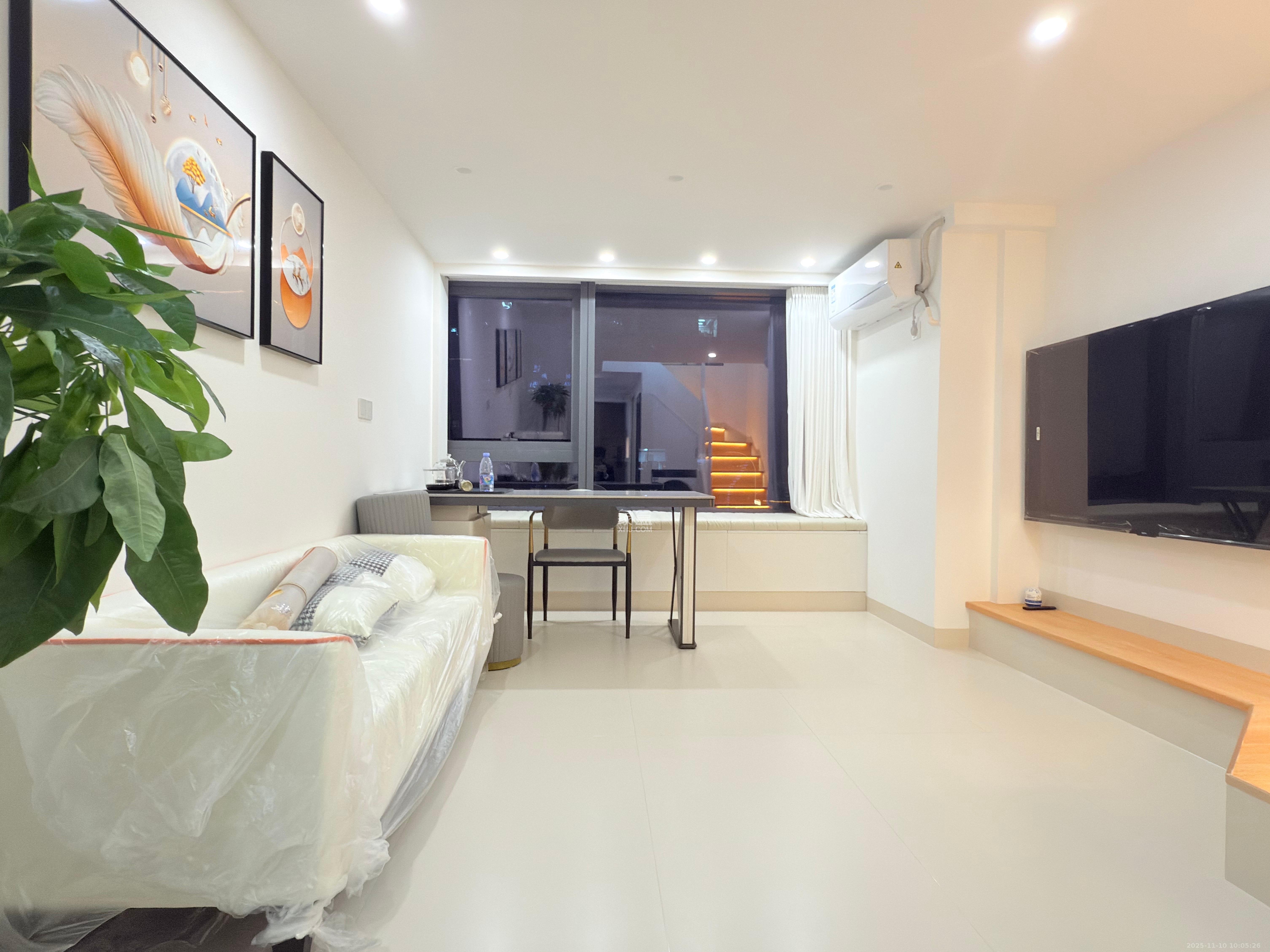 卓越中寰  2室1厅1卫    2700.0元/月室内图