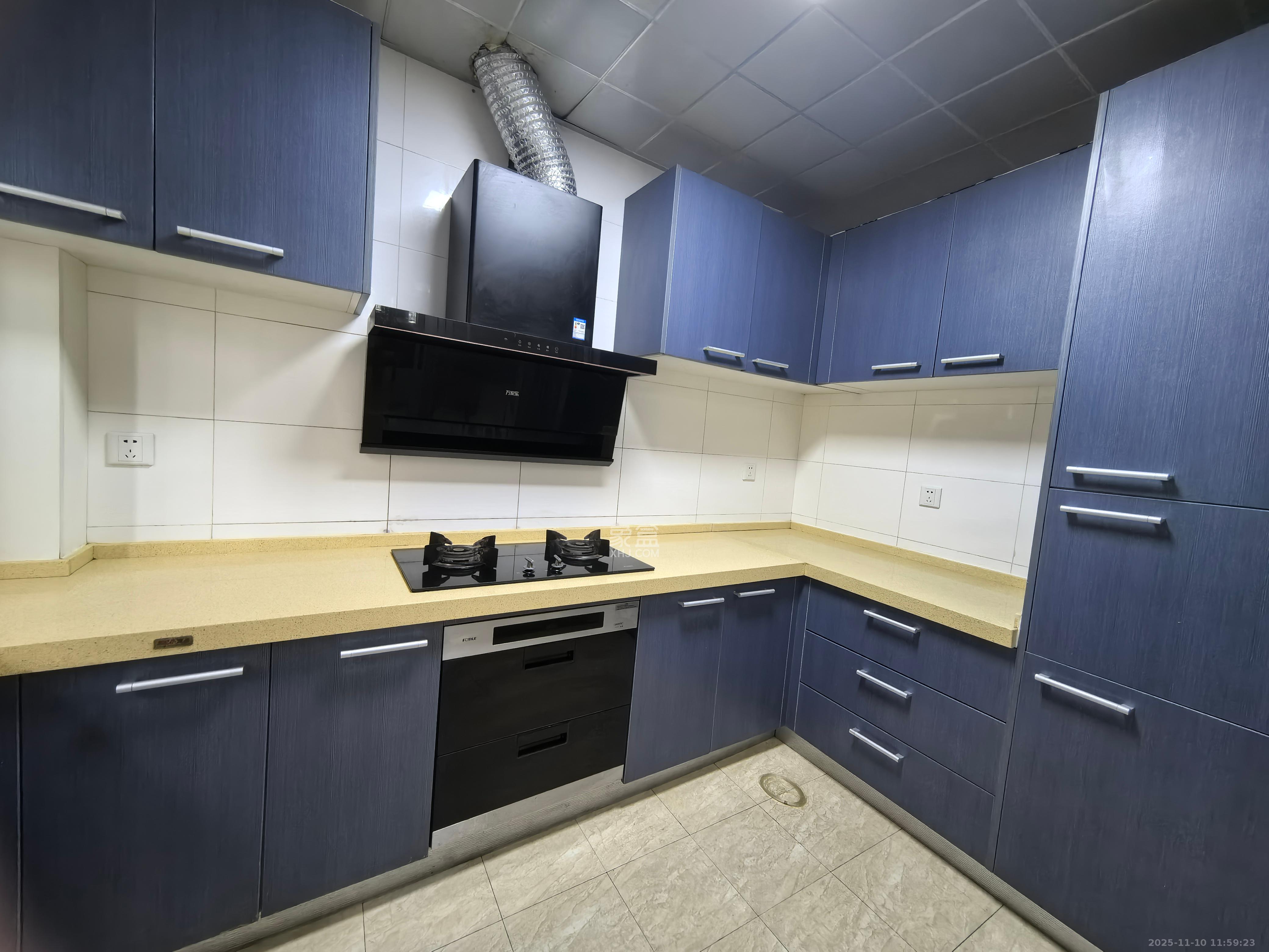 鑫天御景湾 3室2厅2卫 2600.0元/月 鑫天御景湾 3室2厅2卫 2600.0元/月室内图