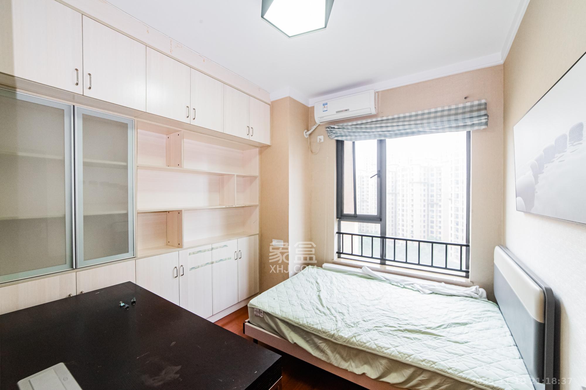 珠江郦城探香里  4室2厅2卫    118.8万卧室