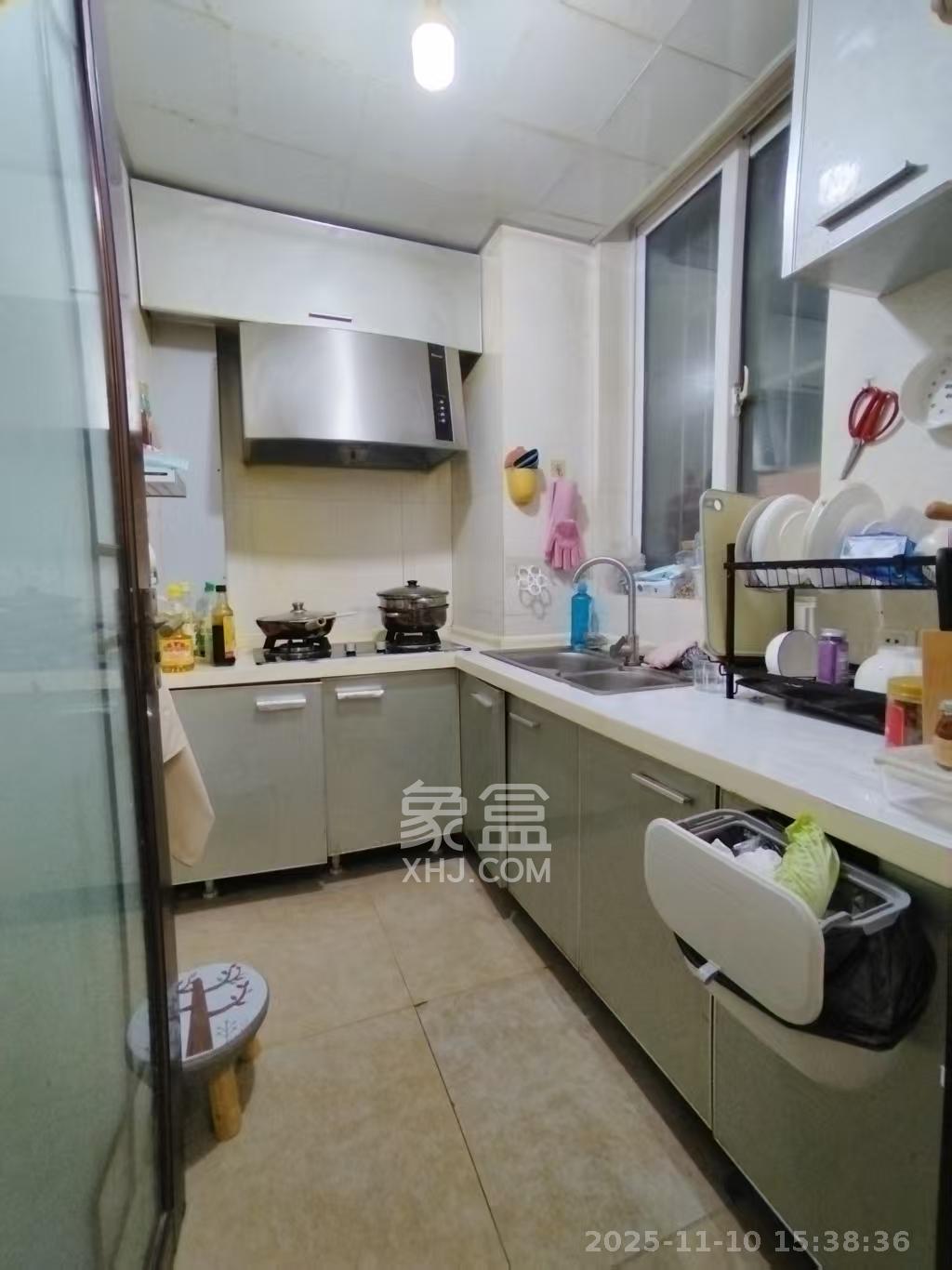 香麓丽舍  1室1厅1卫    1800.0元/月室内图