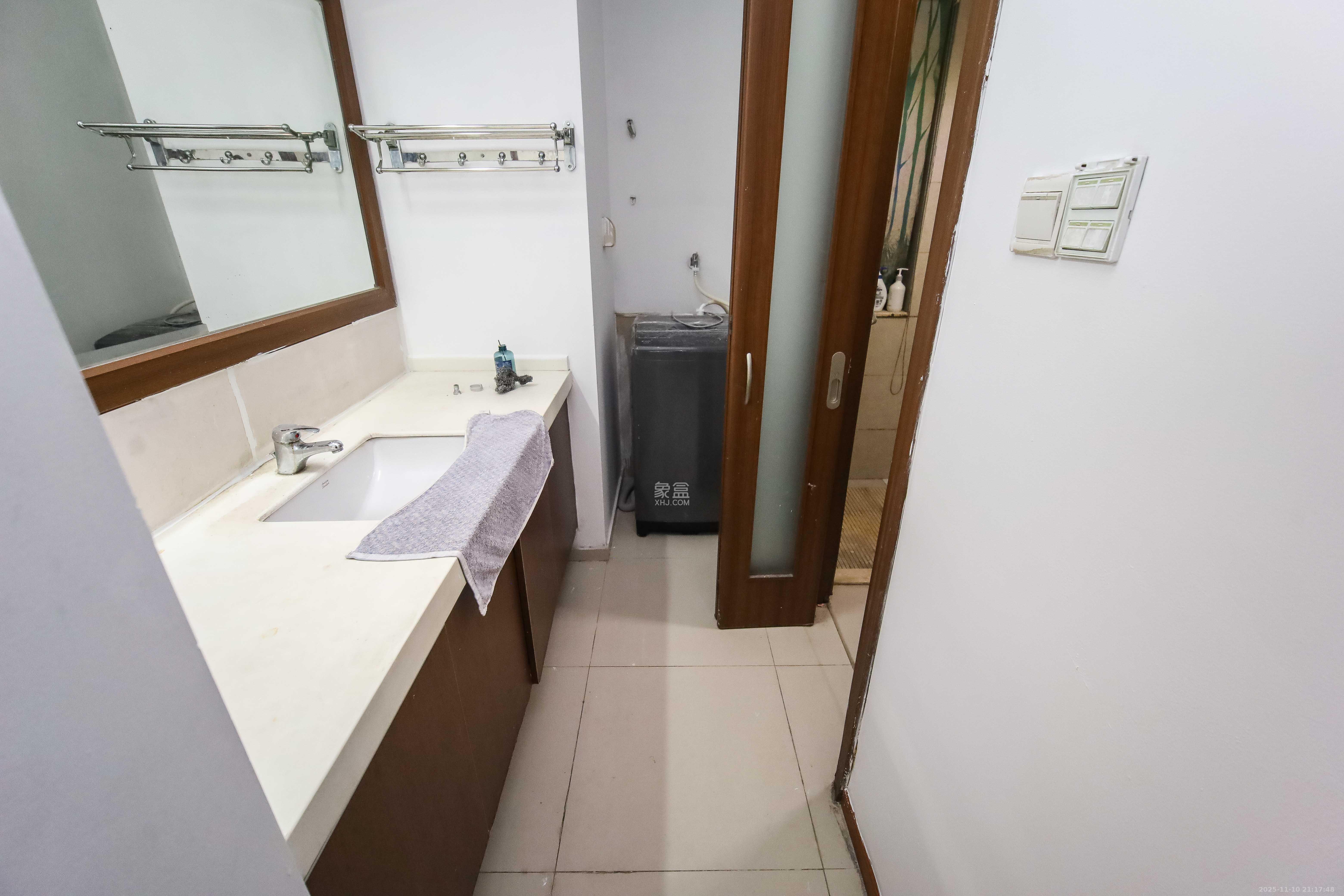 万科金域蓝湾  3室2厅1卫    74.0万卫生间