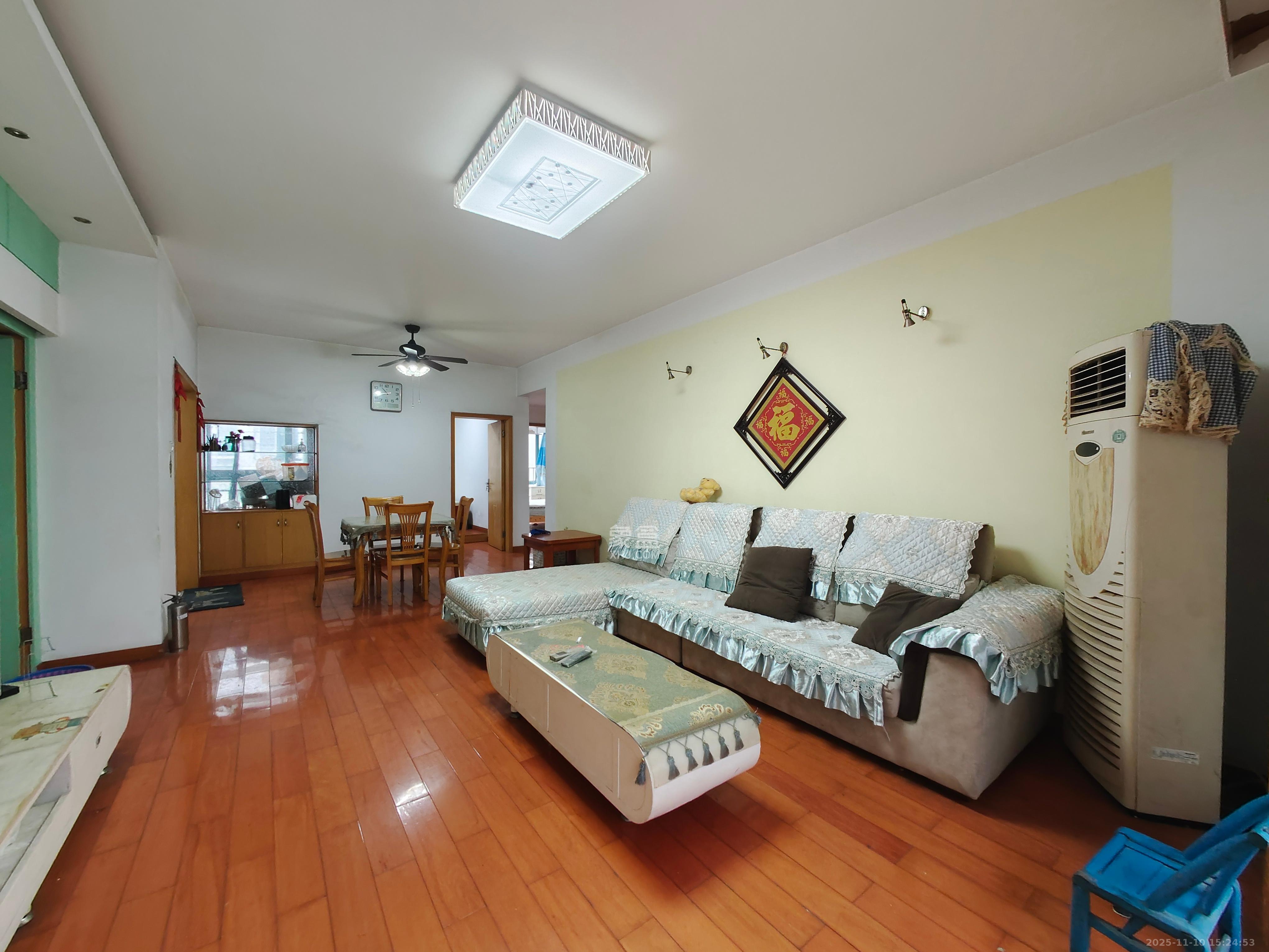 望兴景园一期  3室2厅2卫    2000.0元/月室内图