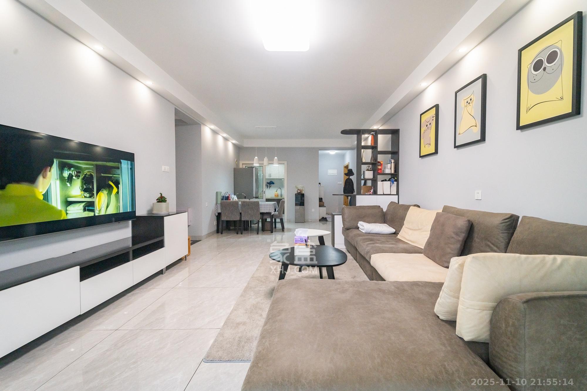 恒基凯旋门三期  3室2厅2卫    108.8万客厅