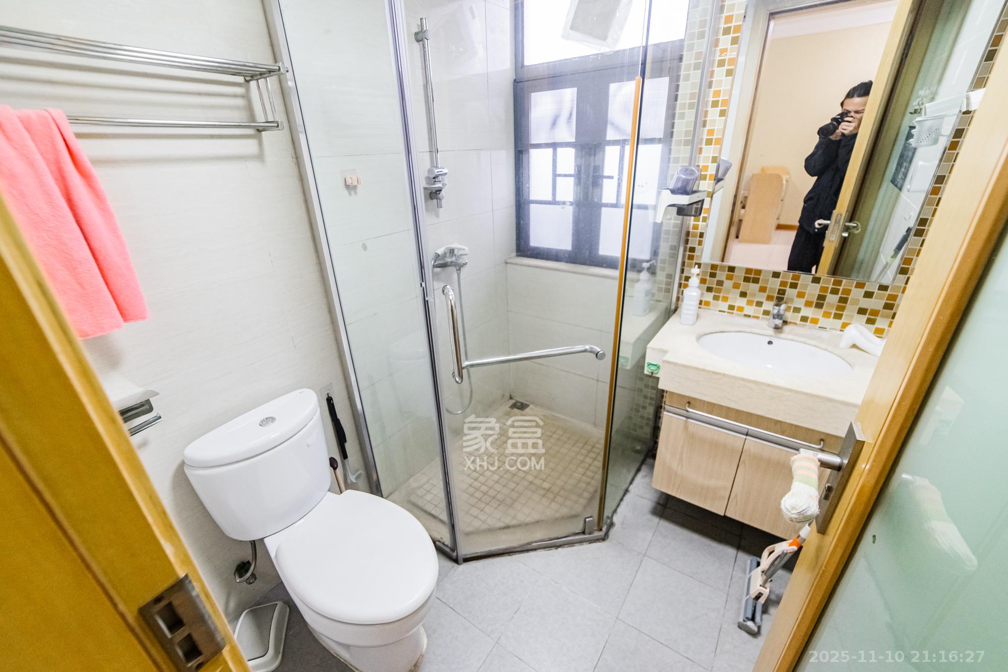 珠江花城三期锦鲤 2室2厅1卫 57.2万 珠江花城三期锦鲤 2室2厅1卫 57.2万卫生间