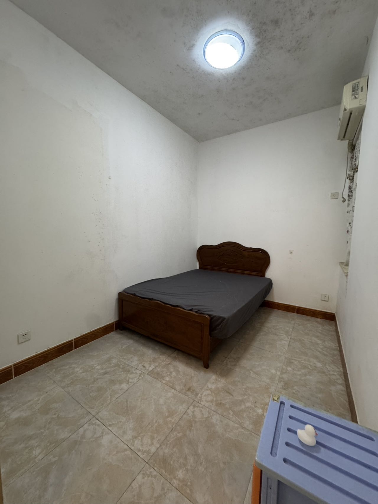 新华公寓 3室2厅1卫 2000.0元/月 新华公寓 3室2厅1卫 2000.0元/月室内图