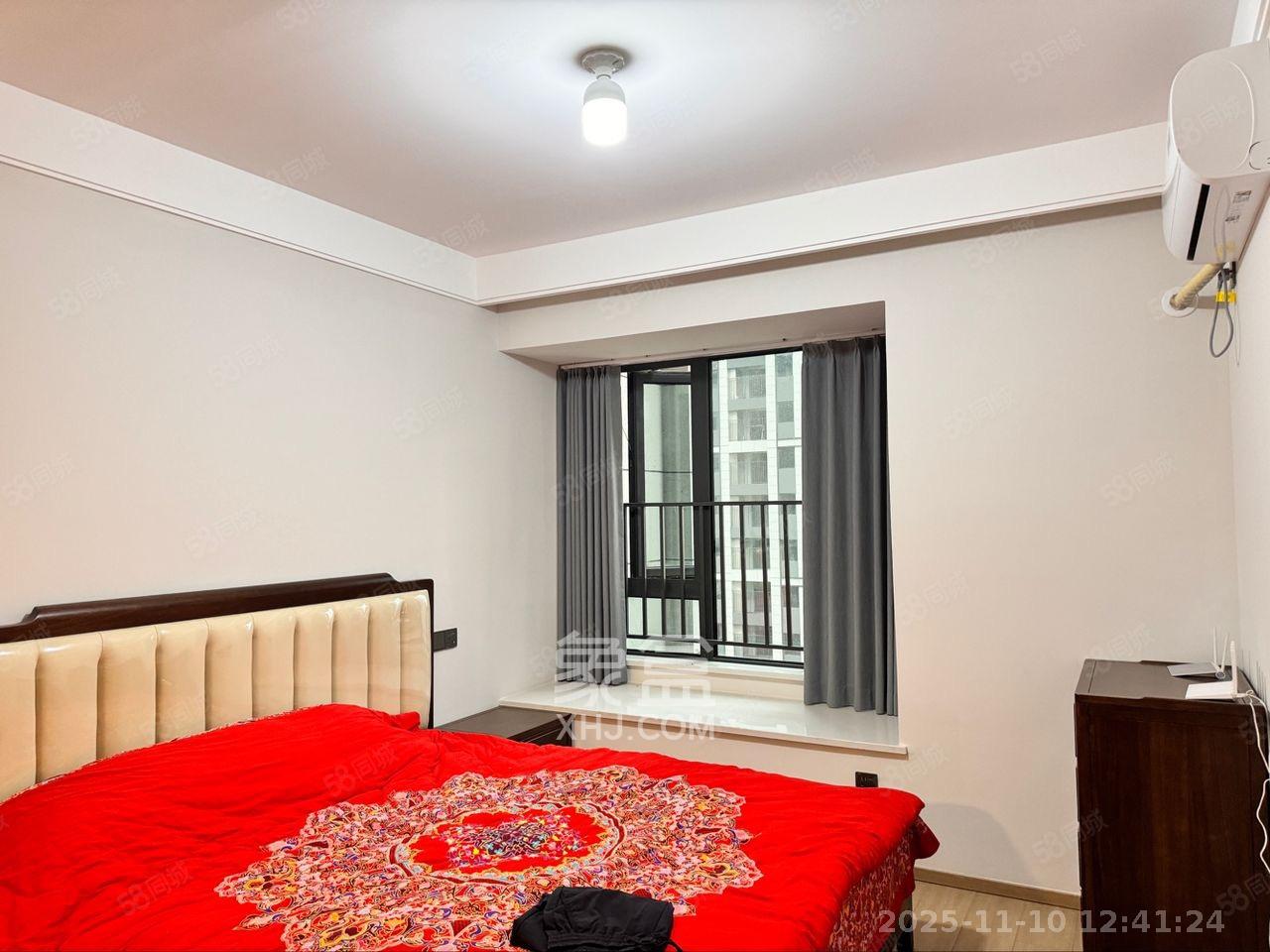 华润凯旋门一期  3室2厅2卫    3300.0元/月室内图