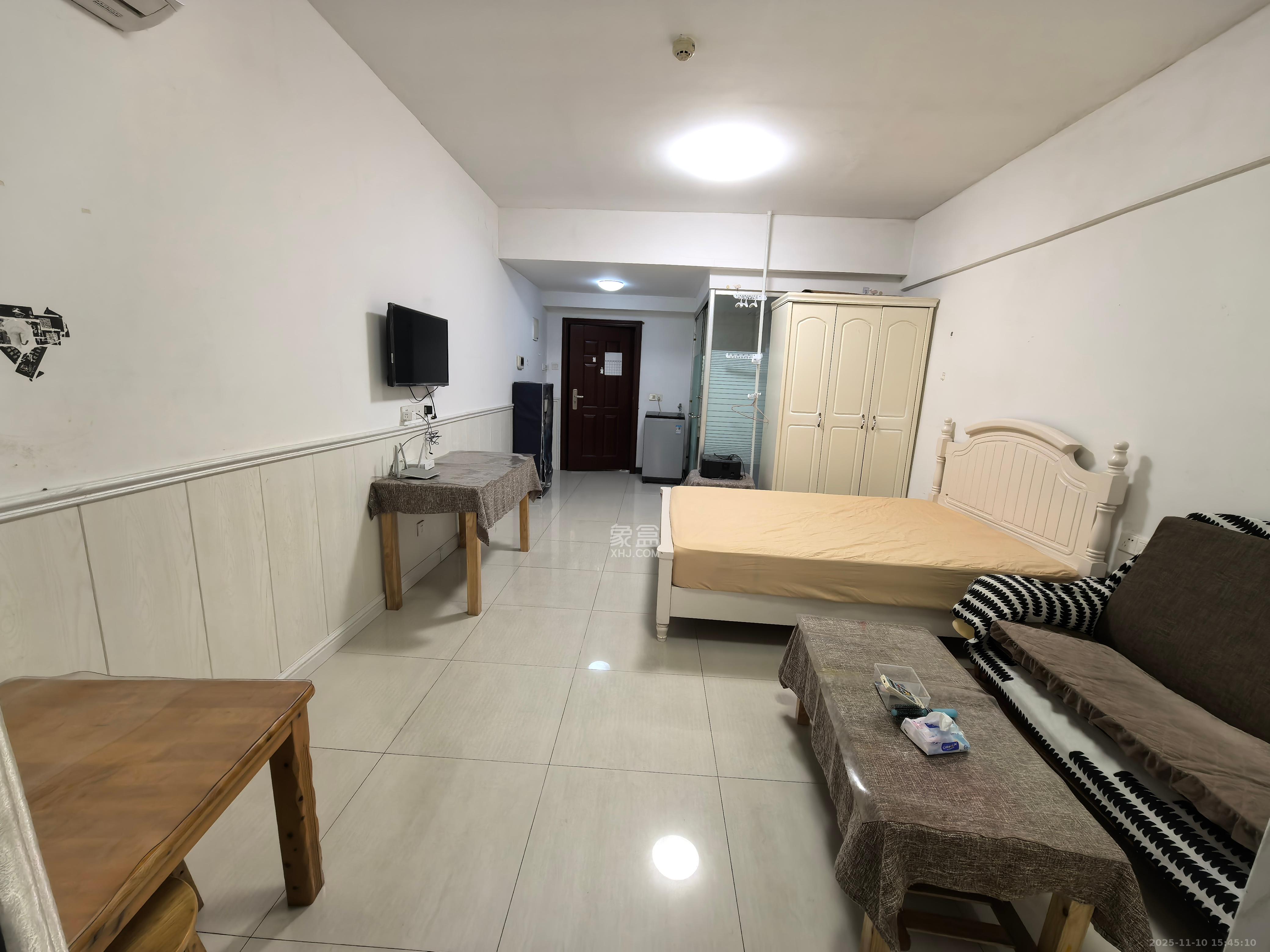 中信凯旋蓝岸（中信新城三期）  1室1厅1卫    1100.0元/月