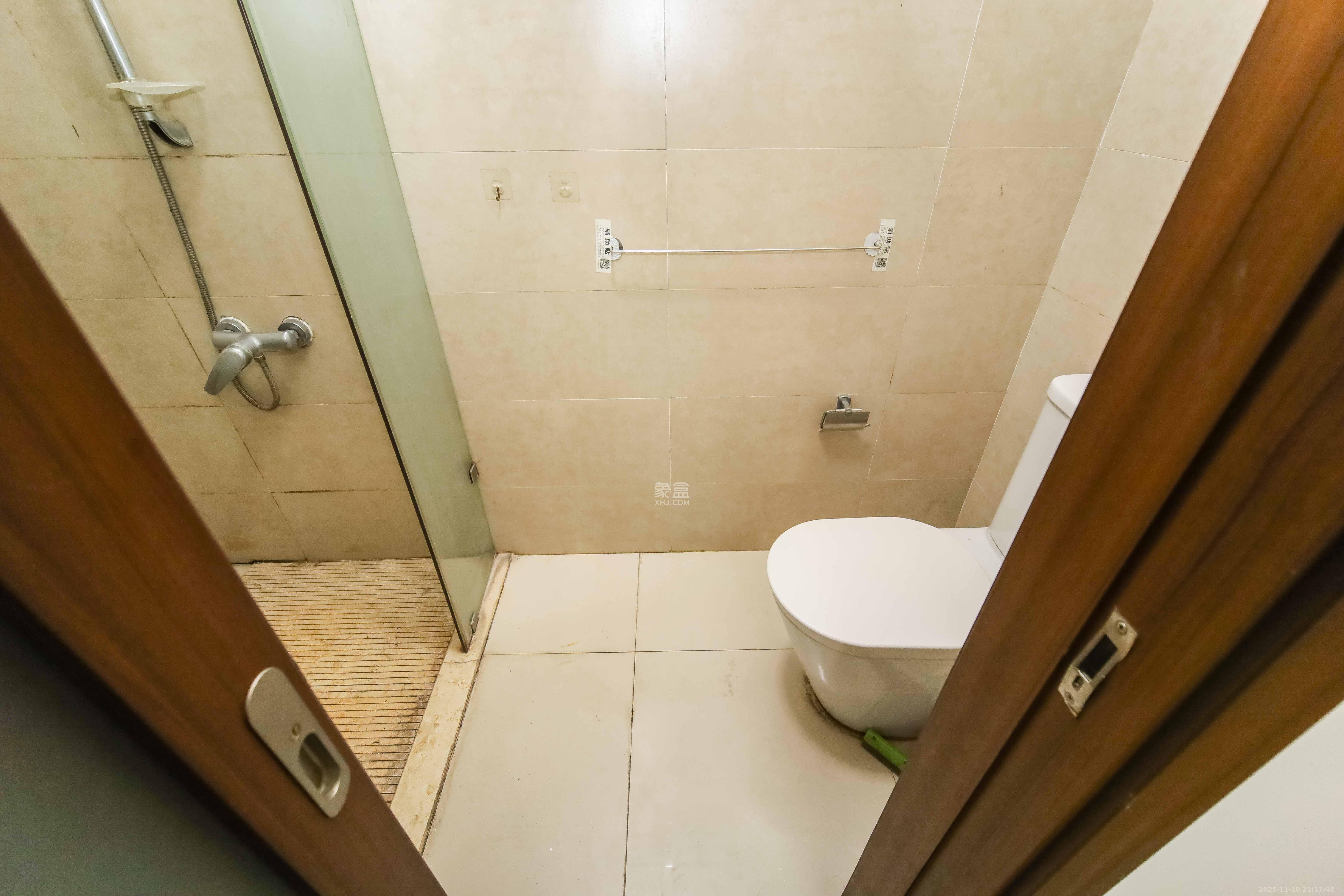 万科金域蓝湾  3室2厅1卫    74.0万卫生间