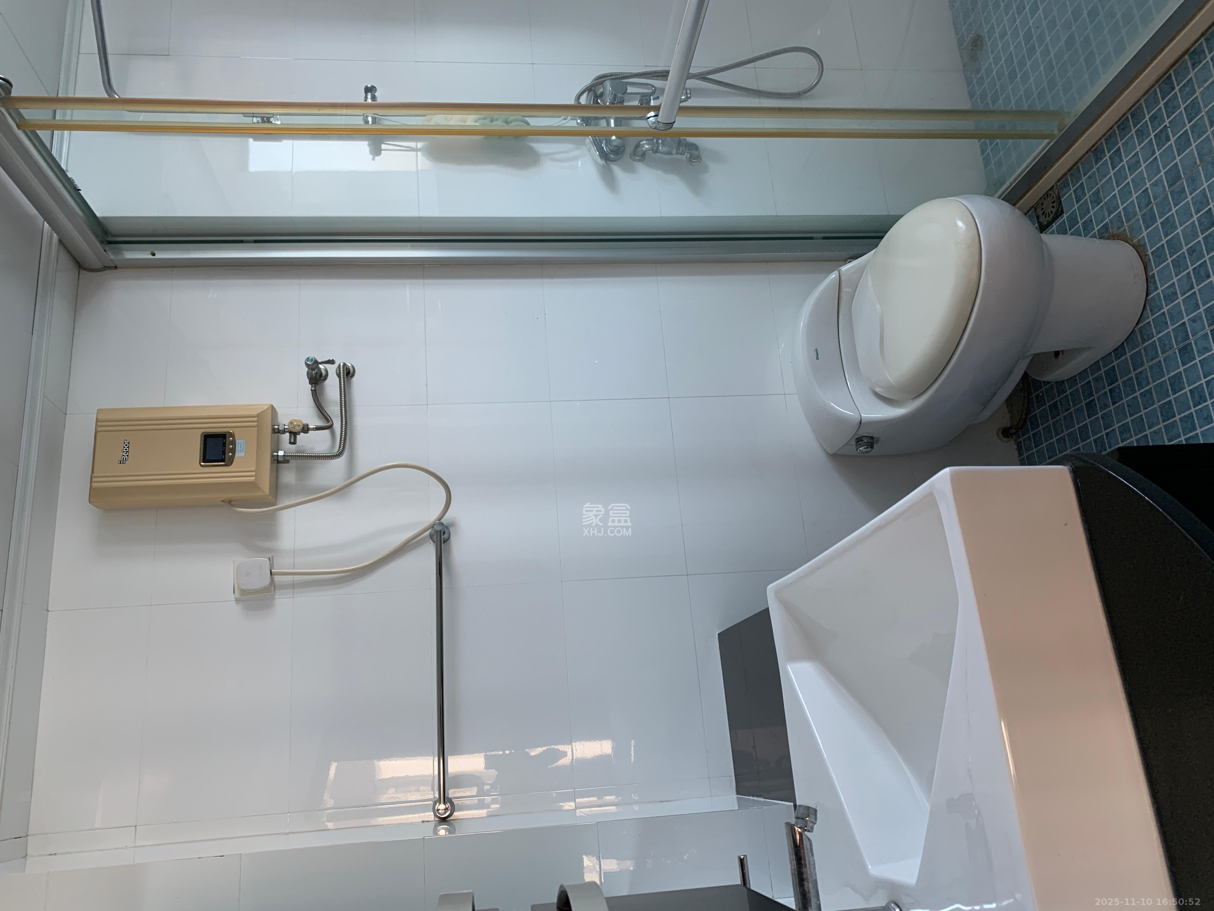 桐荫里社区  5室2厅2卫    6500.0元/月室内图