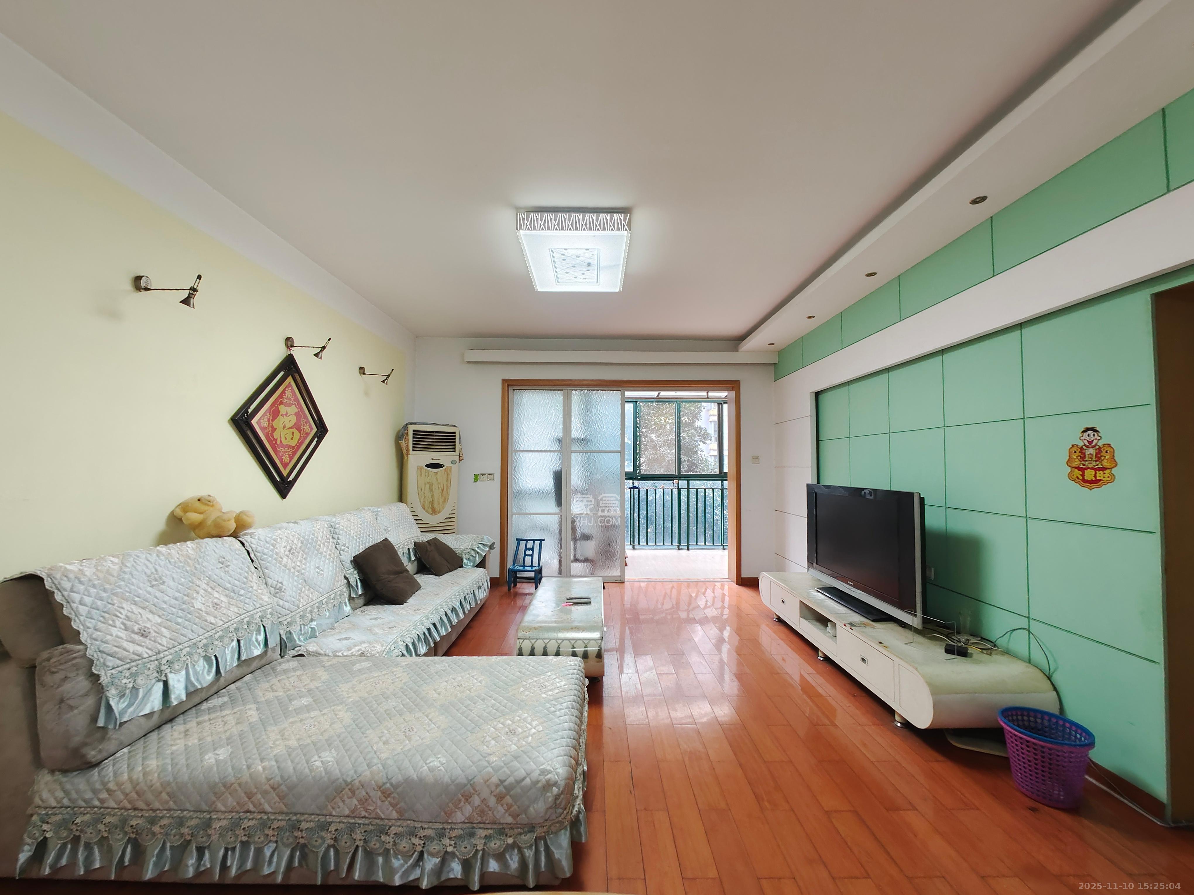 望兴景园一期  3室2厅2卫    2000.0元/月室内图