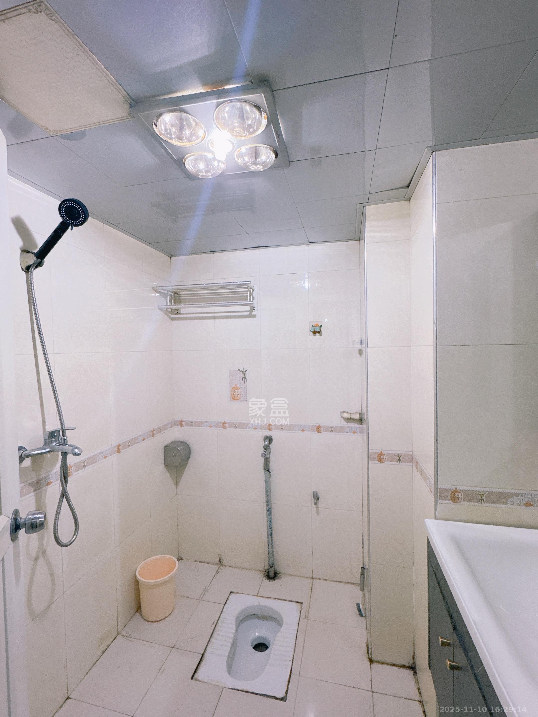 伍家岭生活广场  1室1厅1卫    1300.0元/月室内图