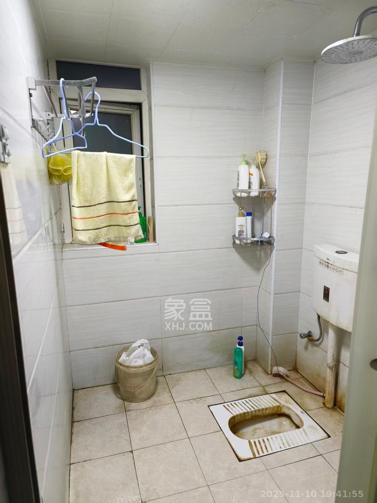 谷山乐园二期  1室2厅1卫    1700.0元/月室内图