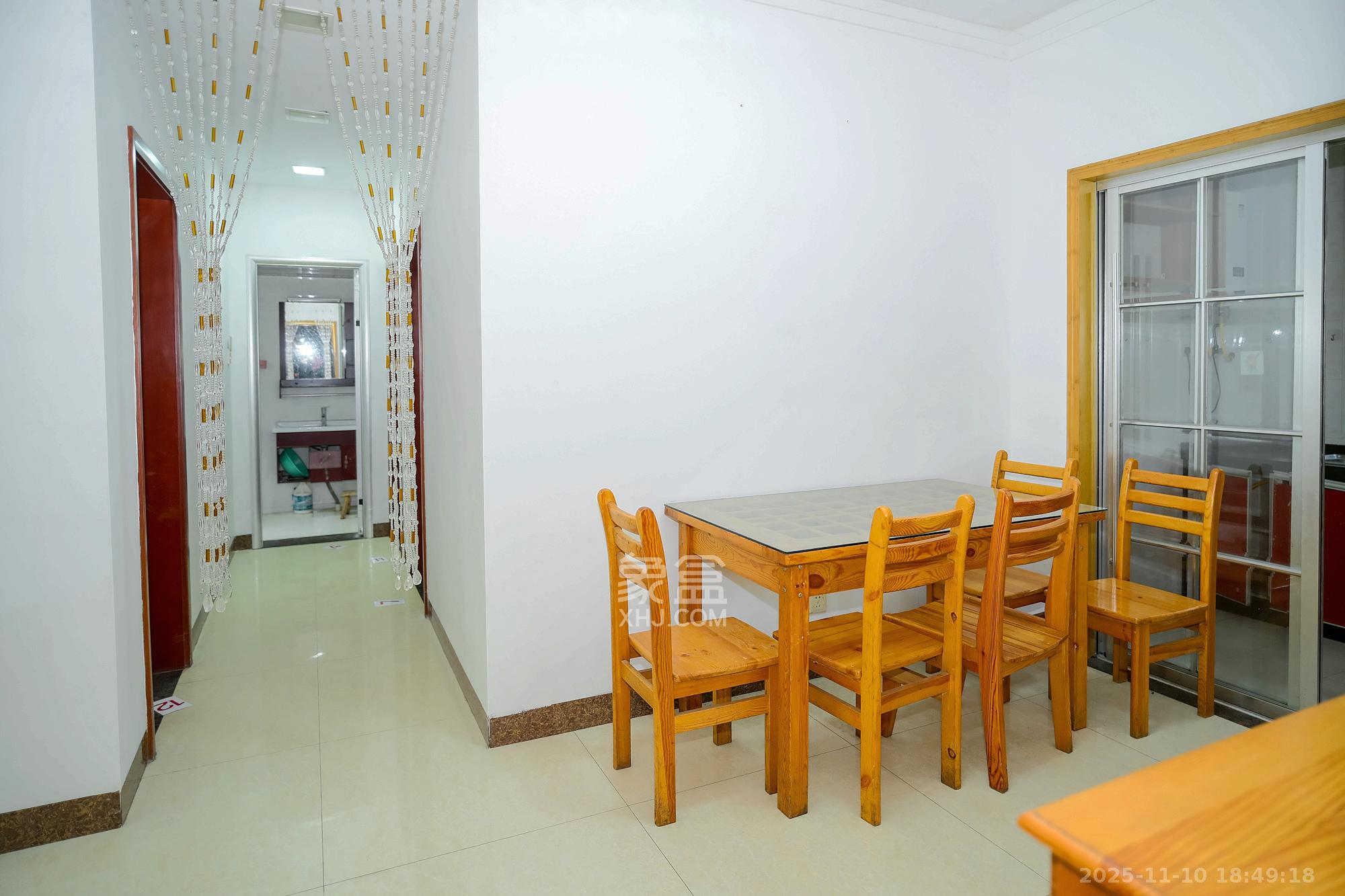 山水湾  3室2厅1卫    56.0万客厅