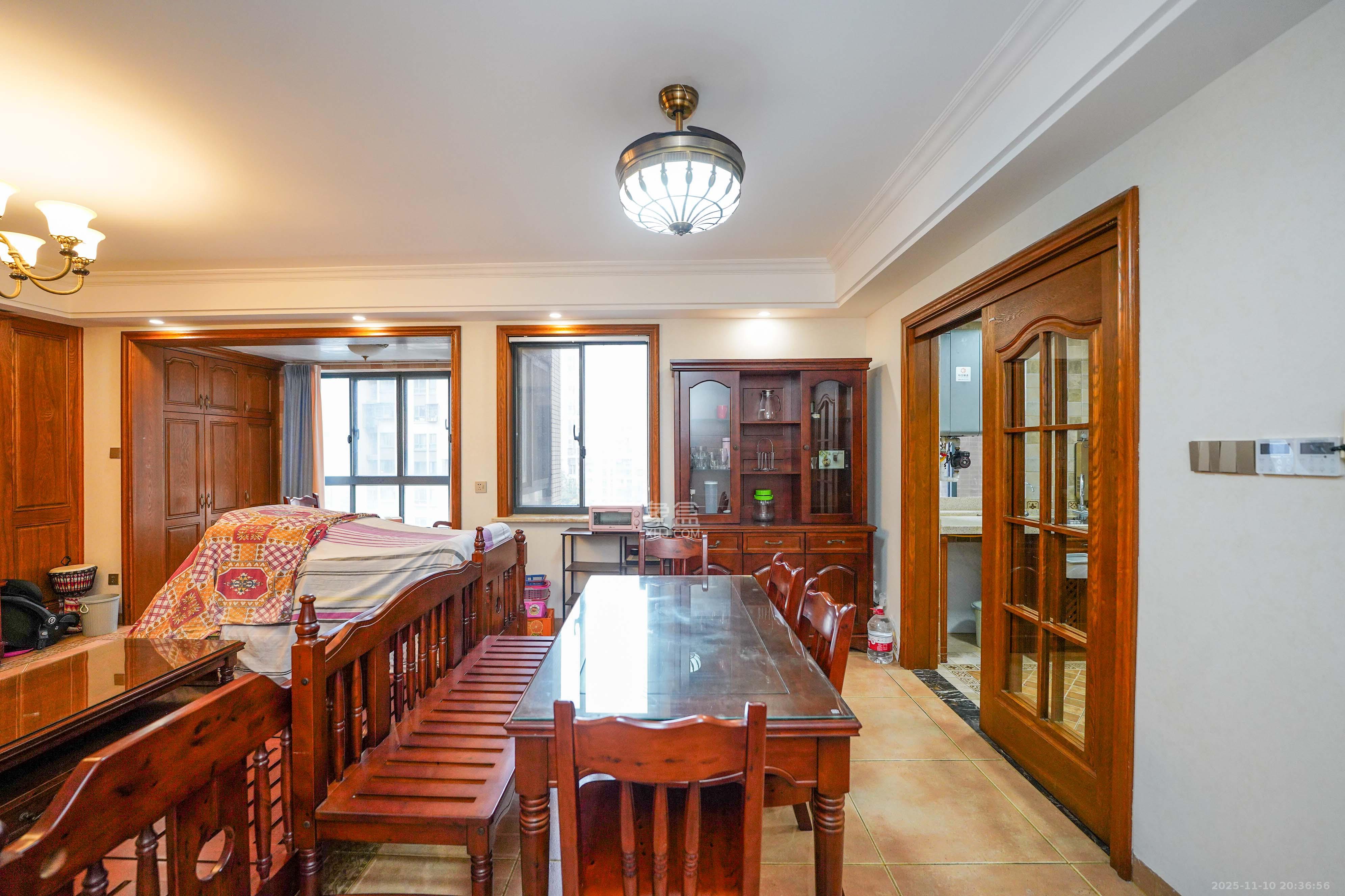 五矿紫湖香醍 4室2厅2卫 99.8万 五矿紫湖香醍 4室2厅2卫 99.8万客厅