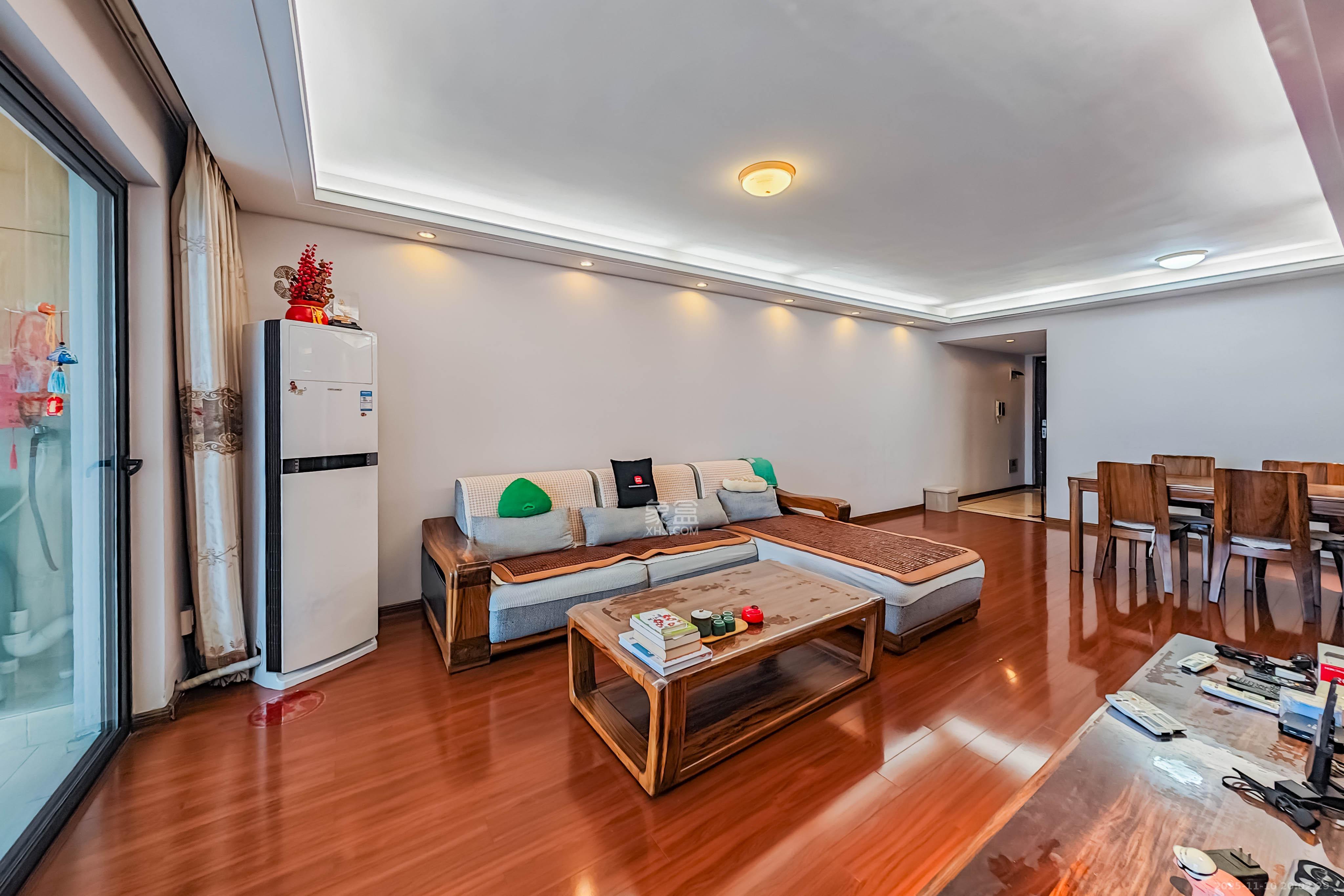 万科金域华府一期 3室2厅1卫 98.0万 万科金域华府一期 3室2厅1卫 98.0万客厅