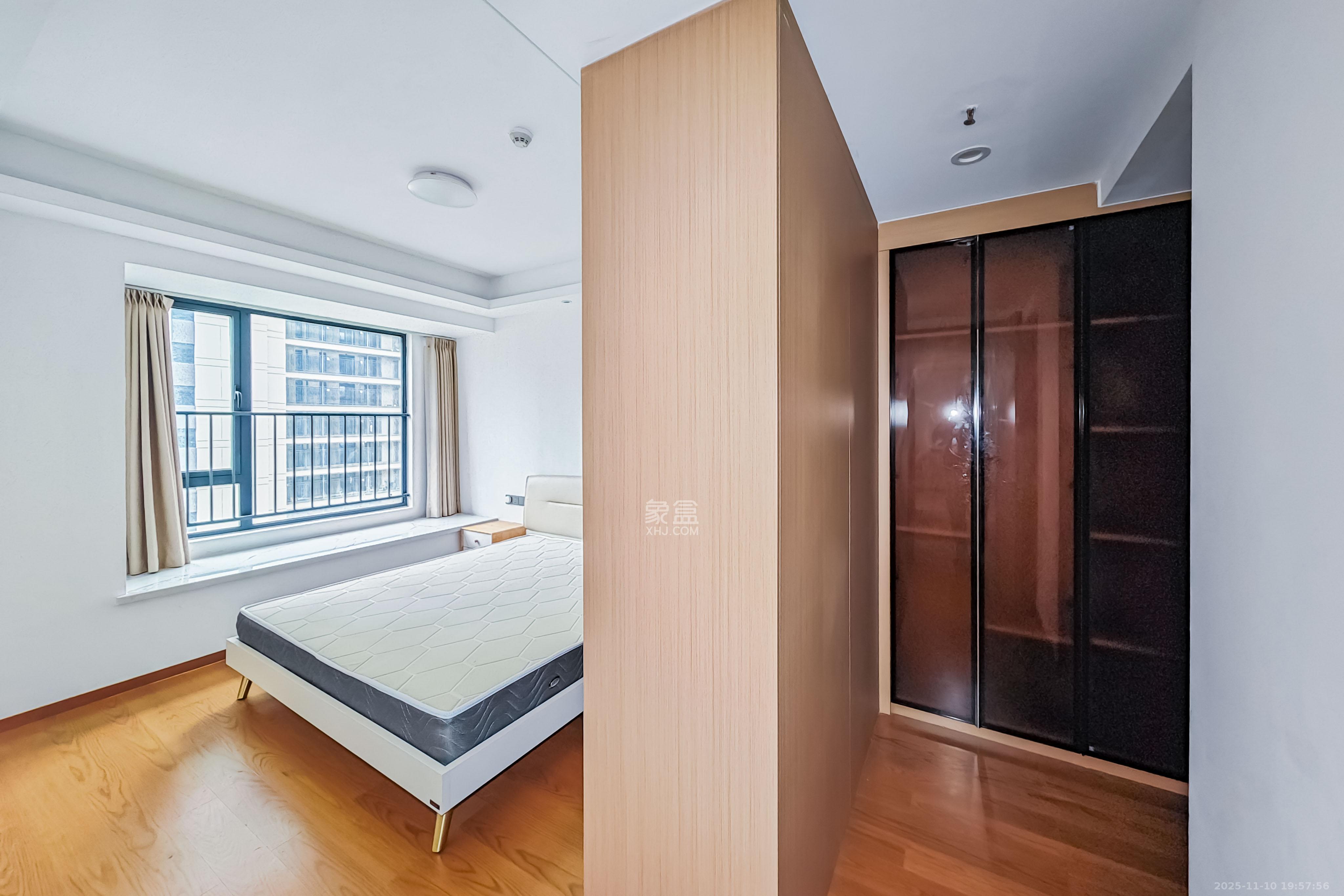 旭辉雨花郡  3室2厅2卫    153.0万卧室