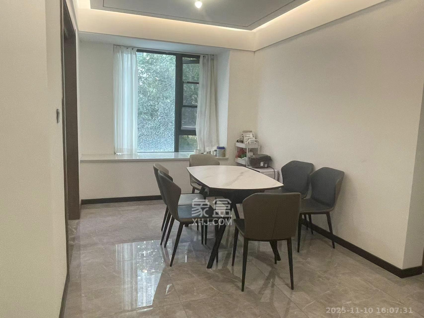 卓越中寰  4室2厅2卫    5200.0元/月室内图