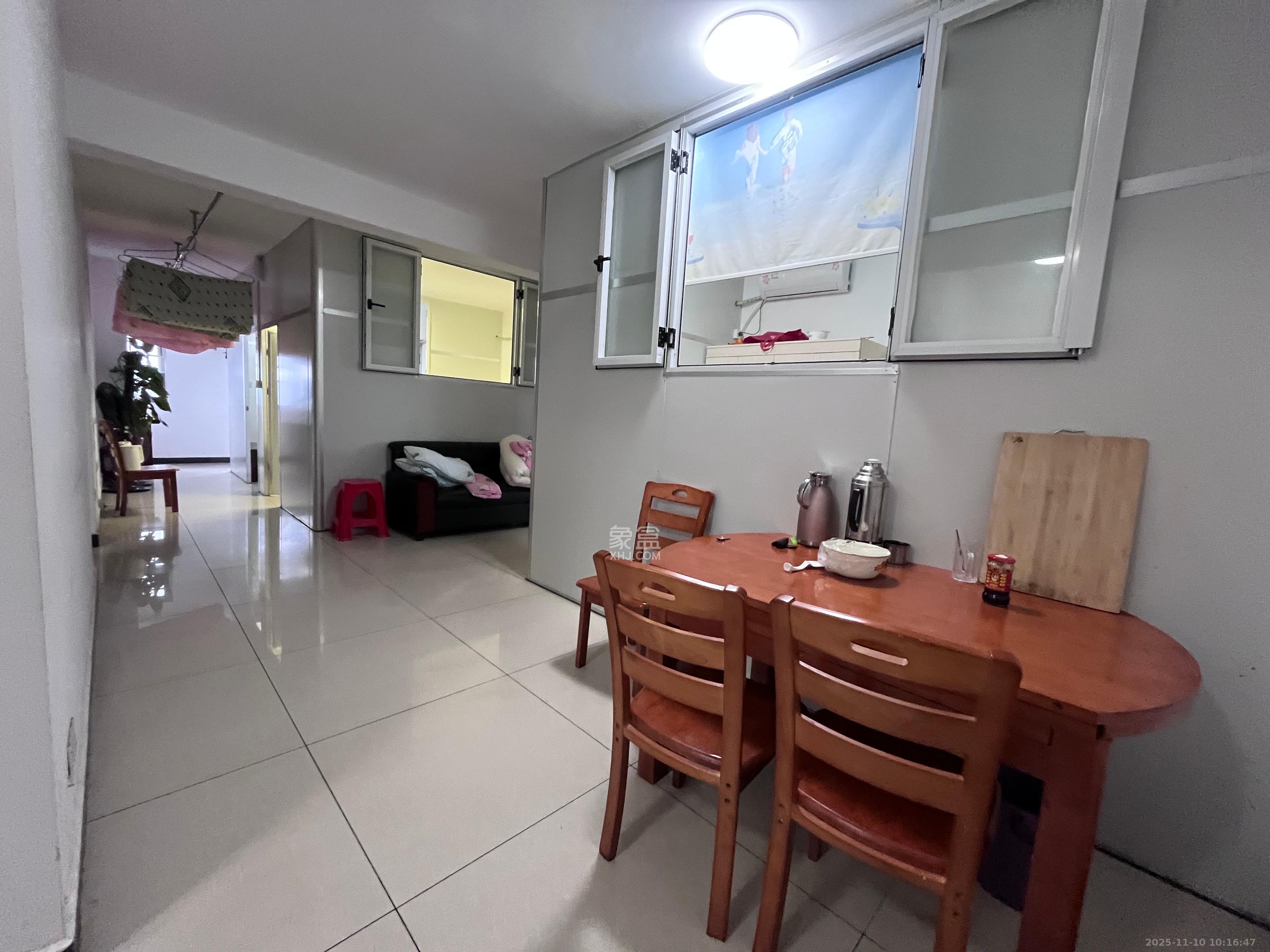 山水英伦海德广场  4室2厅3卫    3000.0元/月