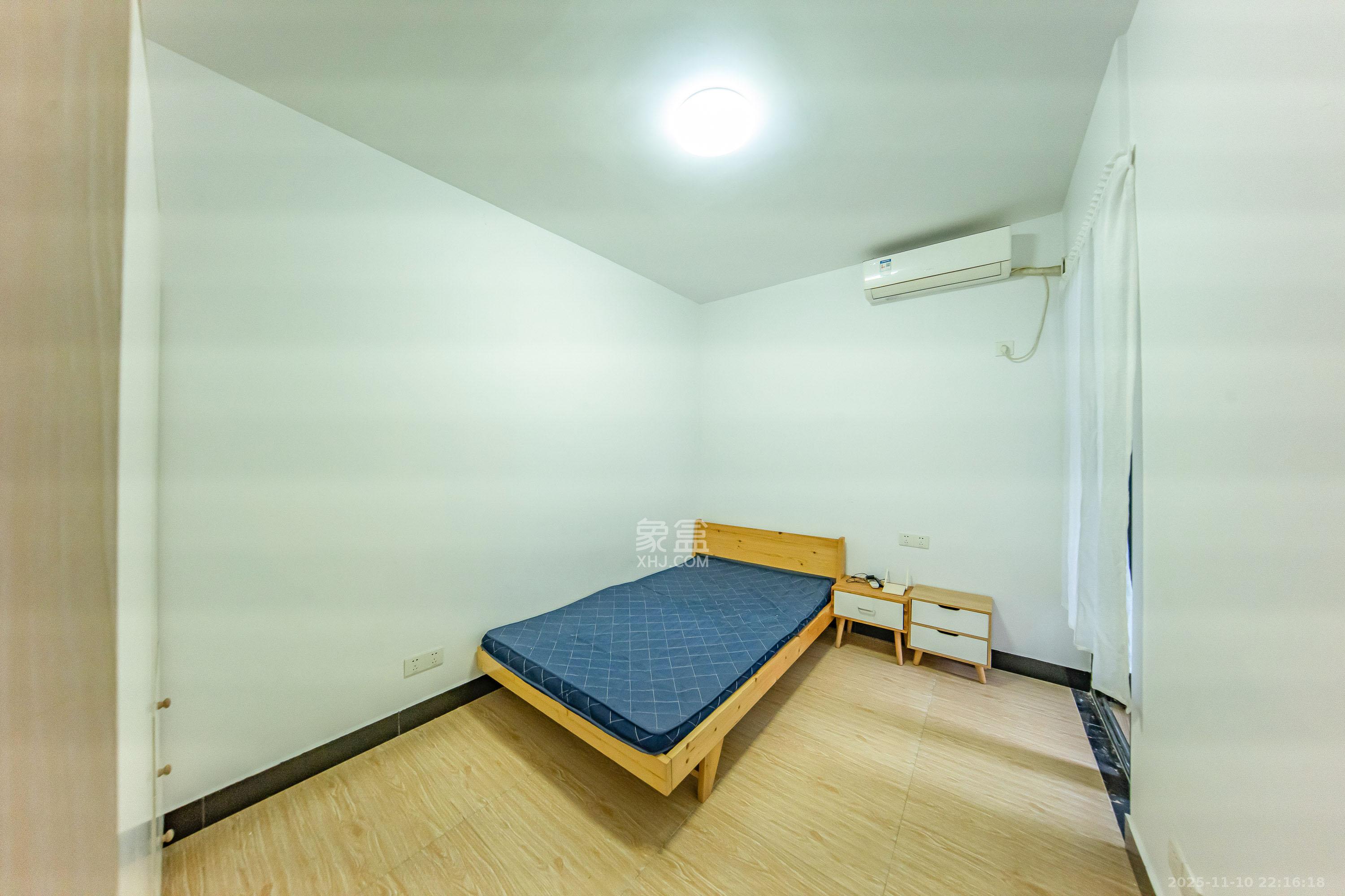 阳光100一期、四五期  2室2厅1卫    85.0万卧室