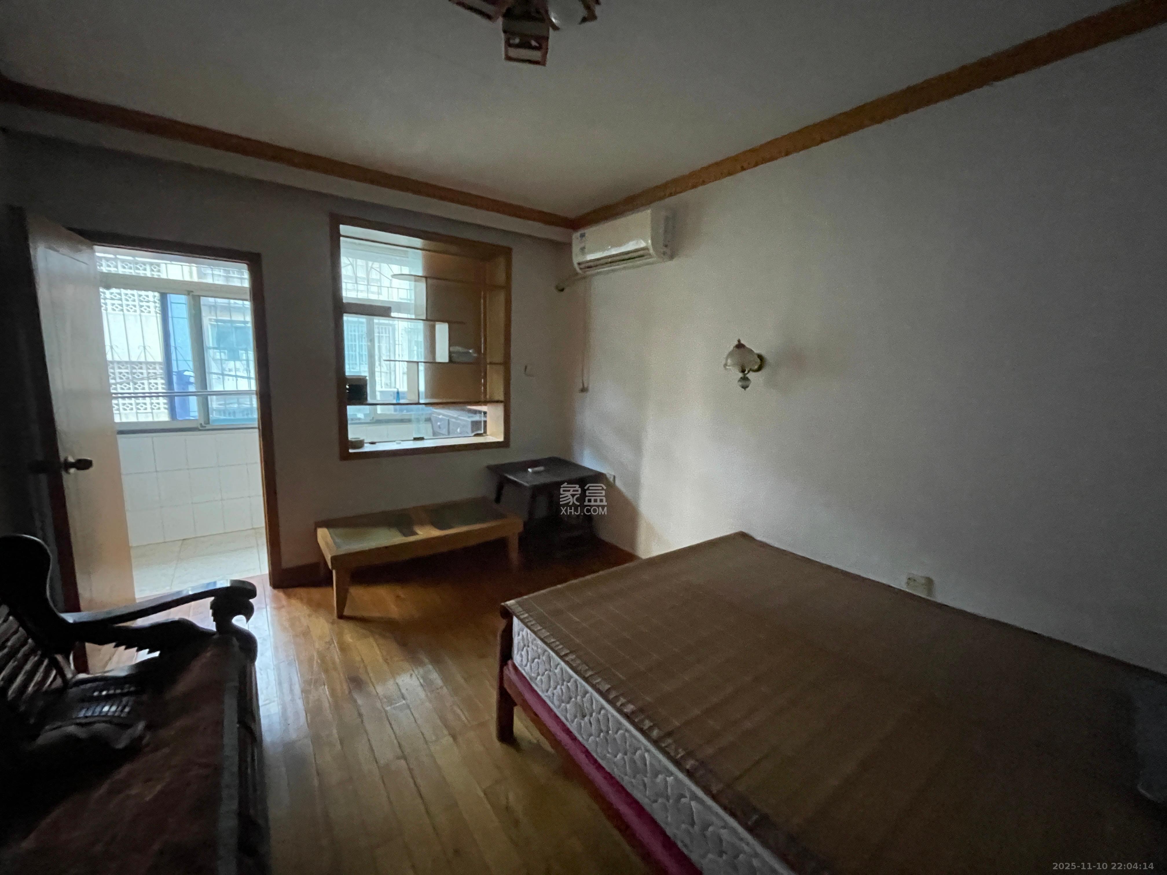 新桥沁园（银港农贸市场）  2室2厅1卫    1200.0元/月