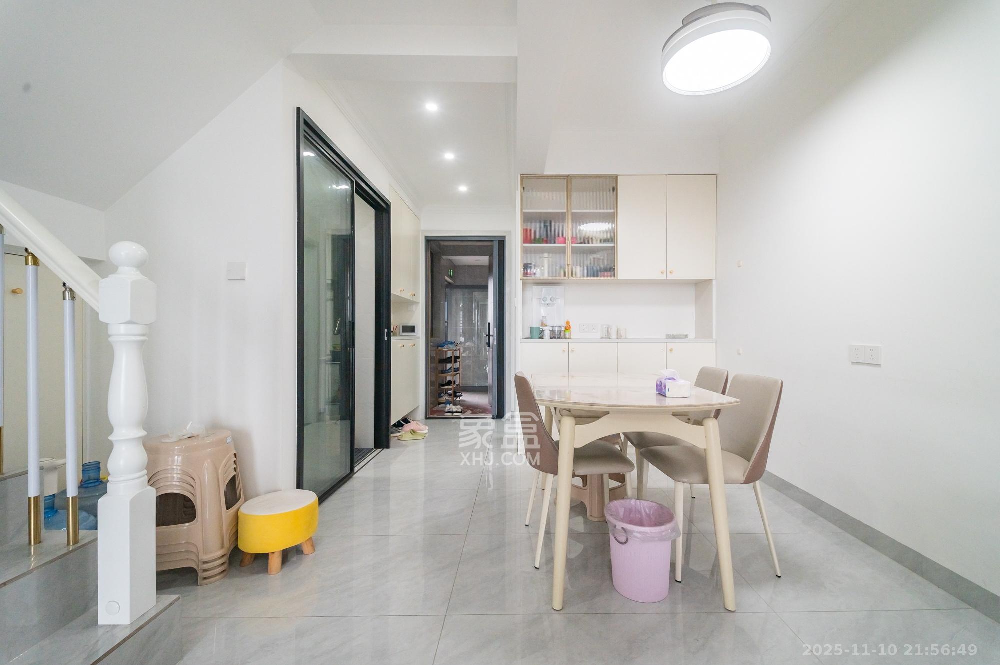 金辉优步星樾 3室2厅2卫 75.0万 金辉优步星樾 3室2厅2卫 75.0万客厅