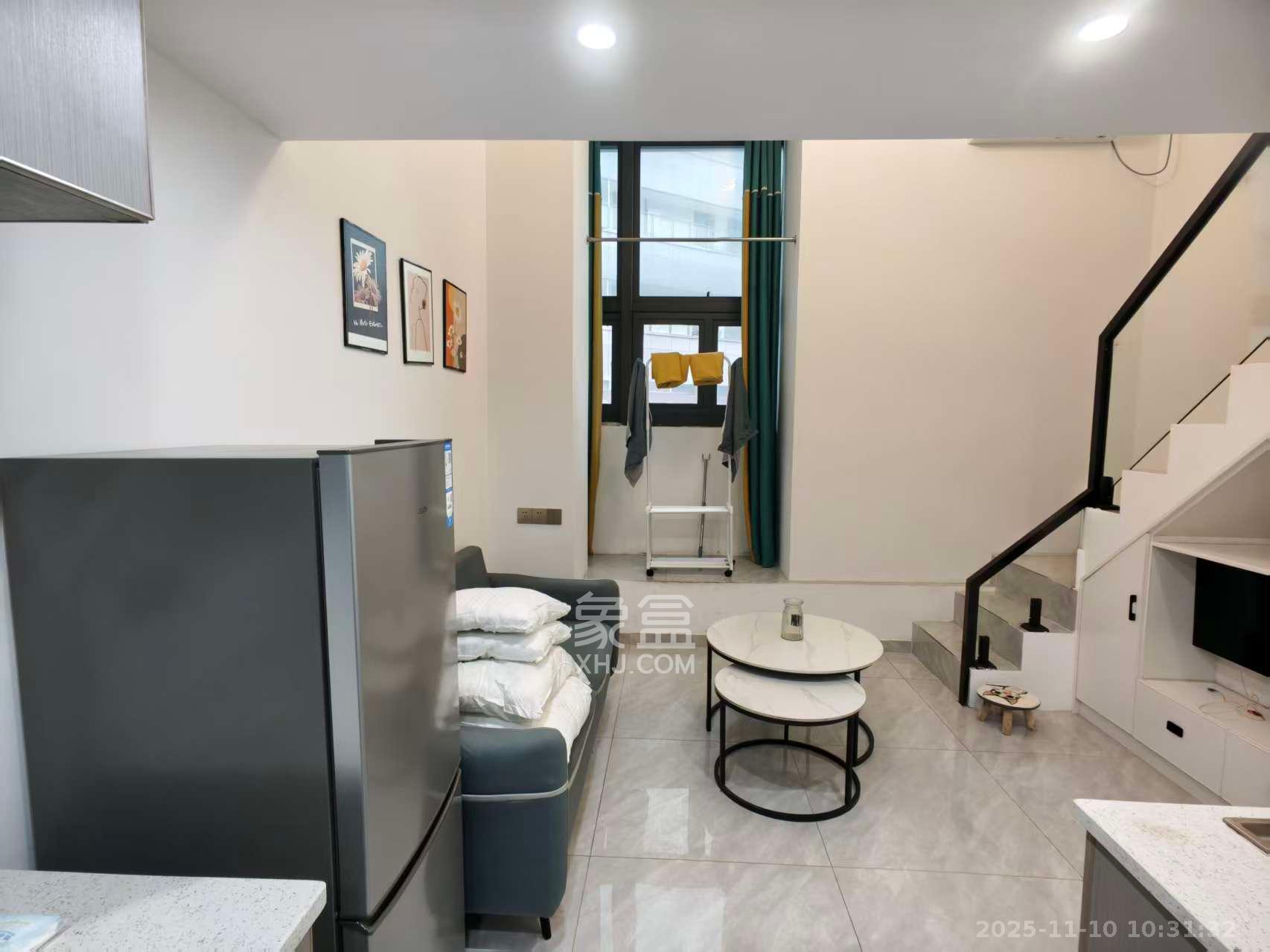 长房时代小镇  1室1厅1卫    1700.0元/月室内图1