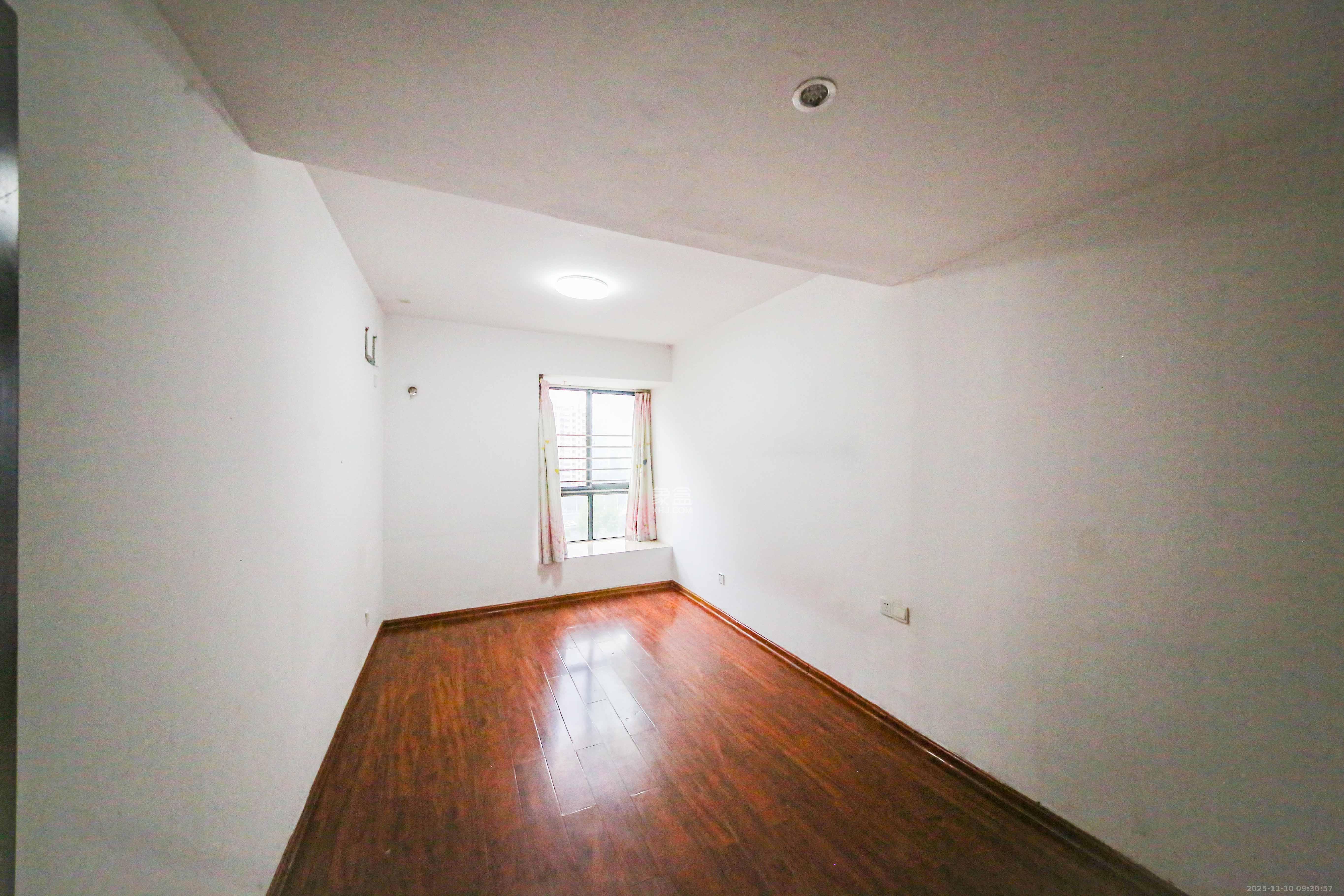 天城泰祥苑 3室2厅1卫 99.0万 天城泰祥苑 3室2厅1卫 99.0万卧室