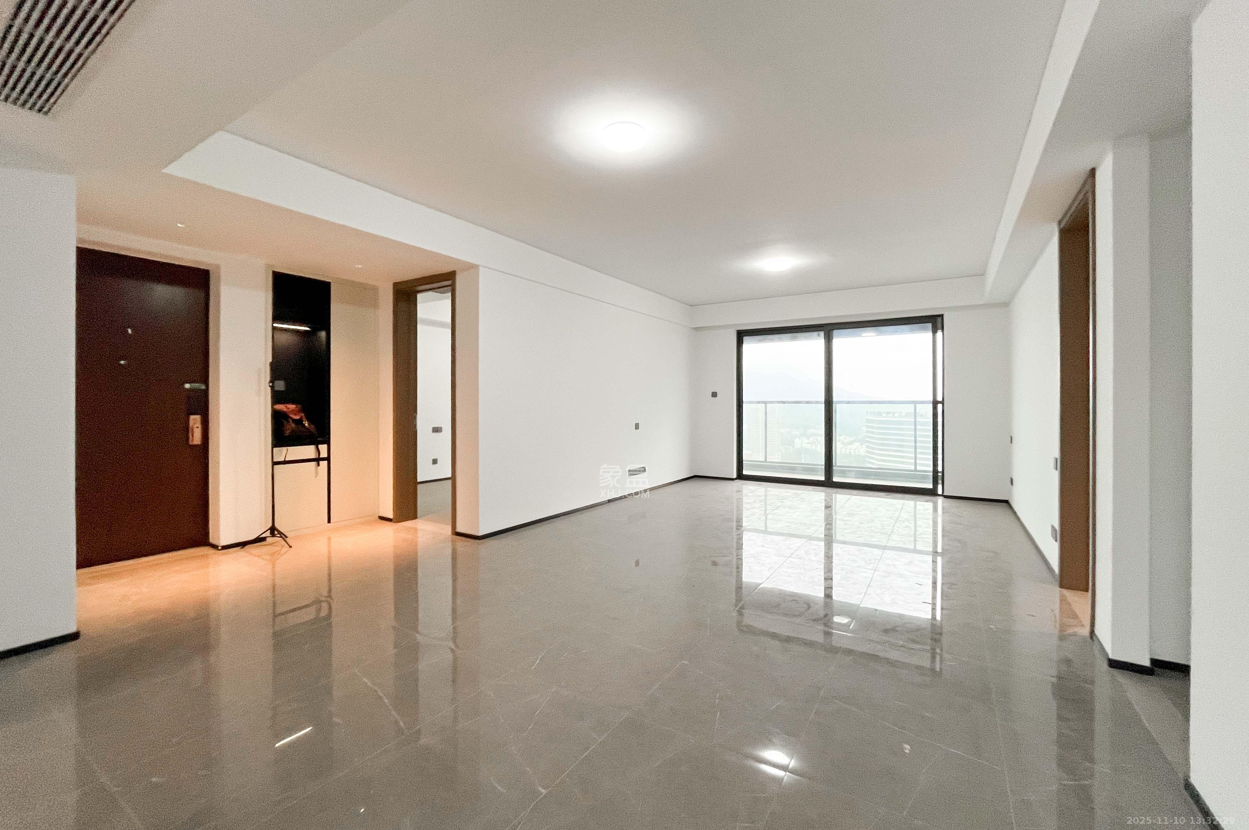 金地峯范  4室2厅2卫    259.0万客厅