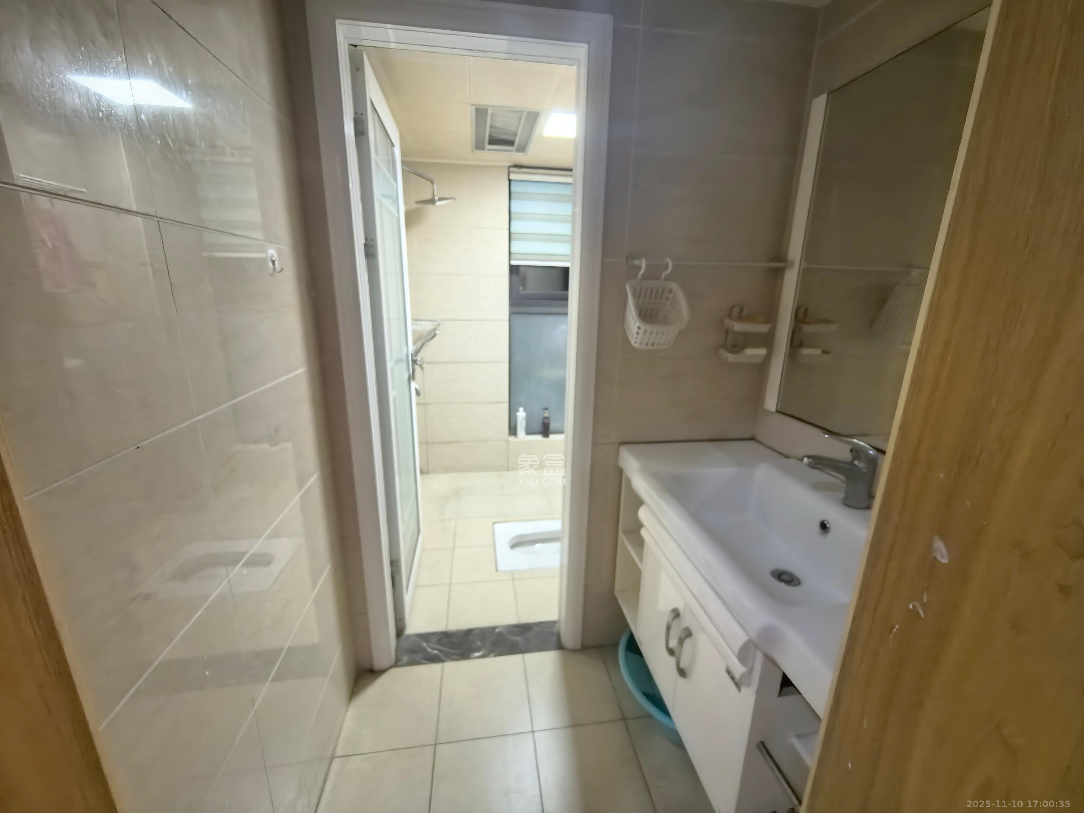 中信凯旋蓝岸（中信新城三期）  3室2厅2卫    1900.0元/月室内图