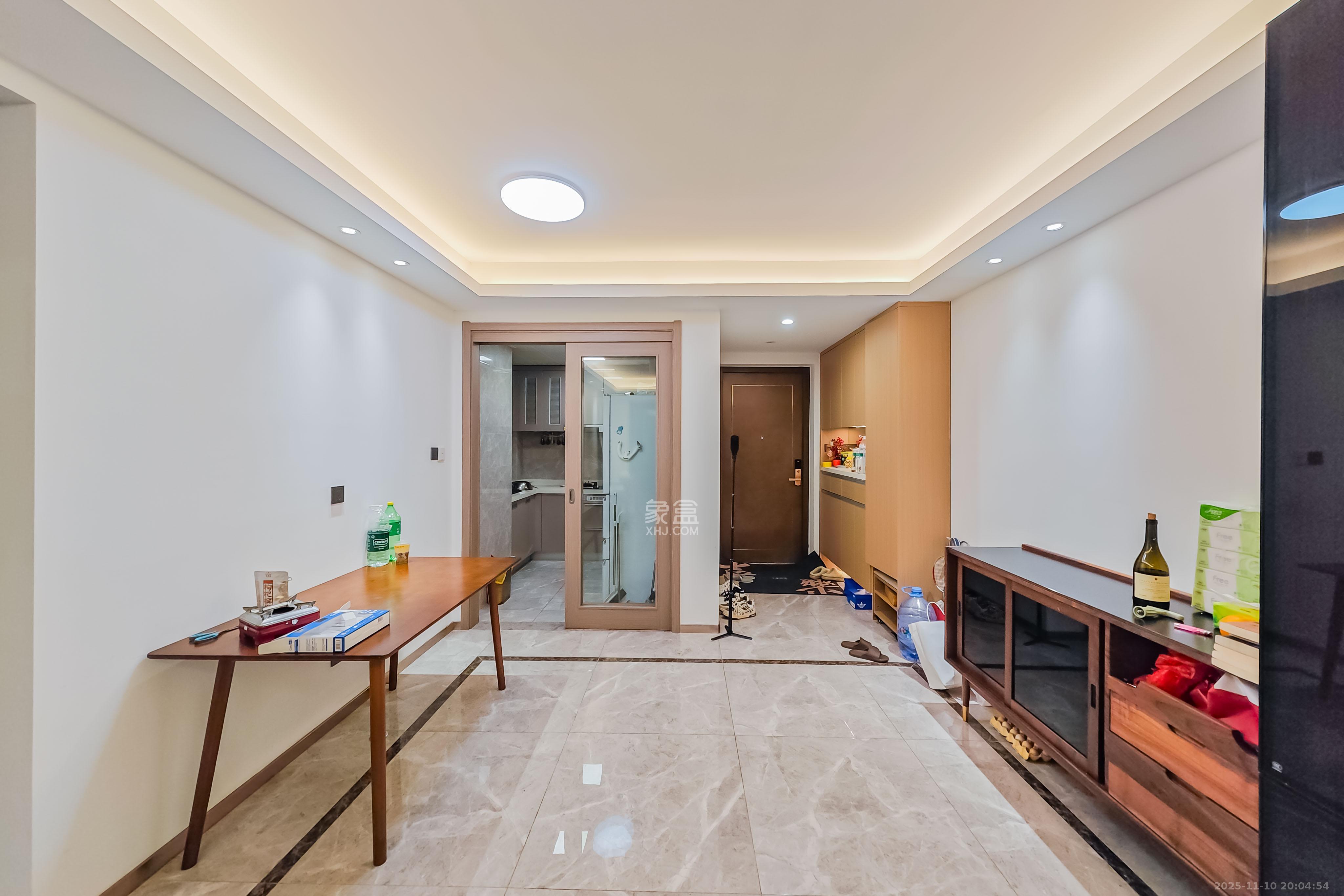 旭辉雨花郡  3室2厅2卫    165.0万客厅