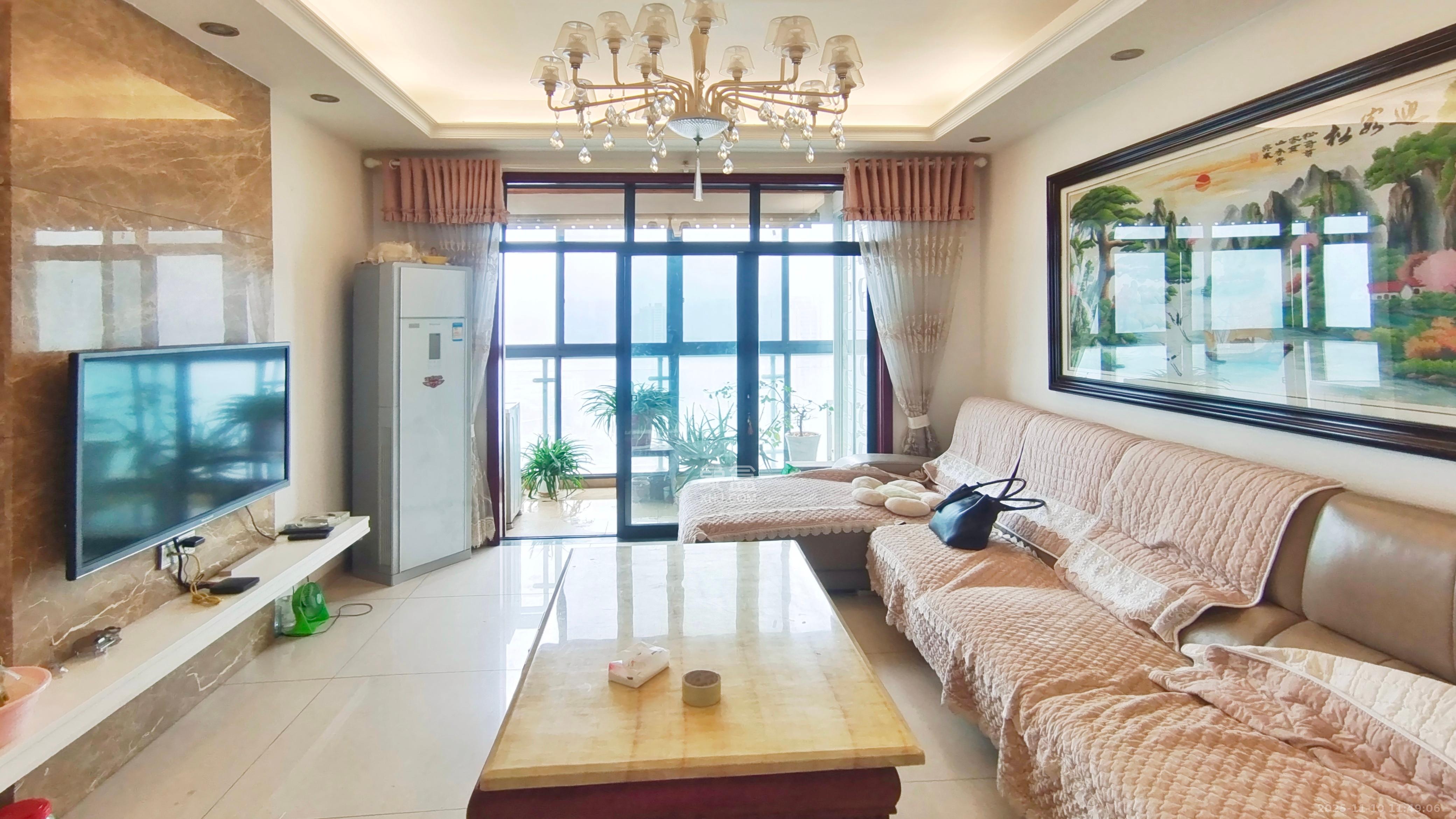 江河双水湾  3室2厅1卫    2600.0元/月