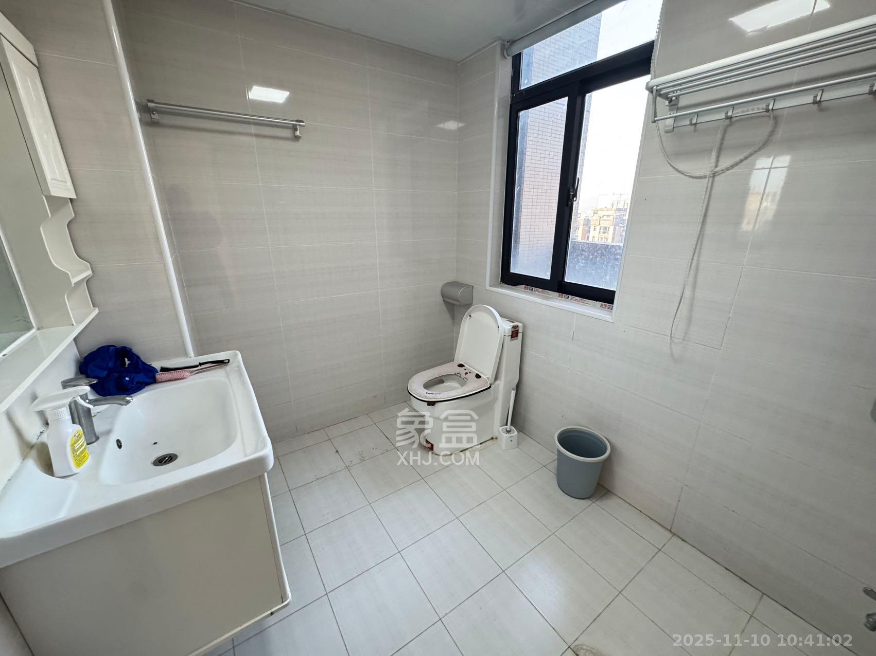 中央美郡  3室2厅2卫    3400.0元/月室内图