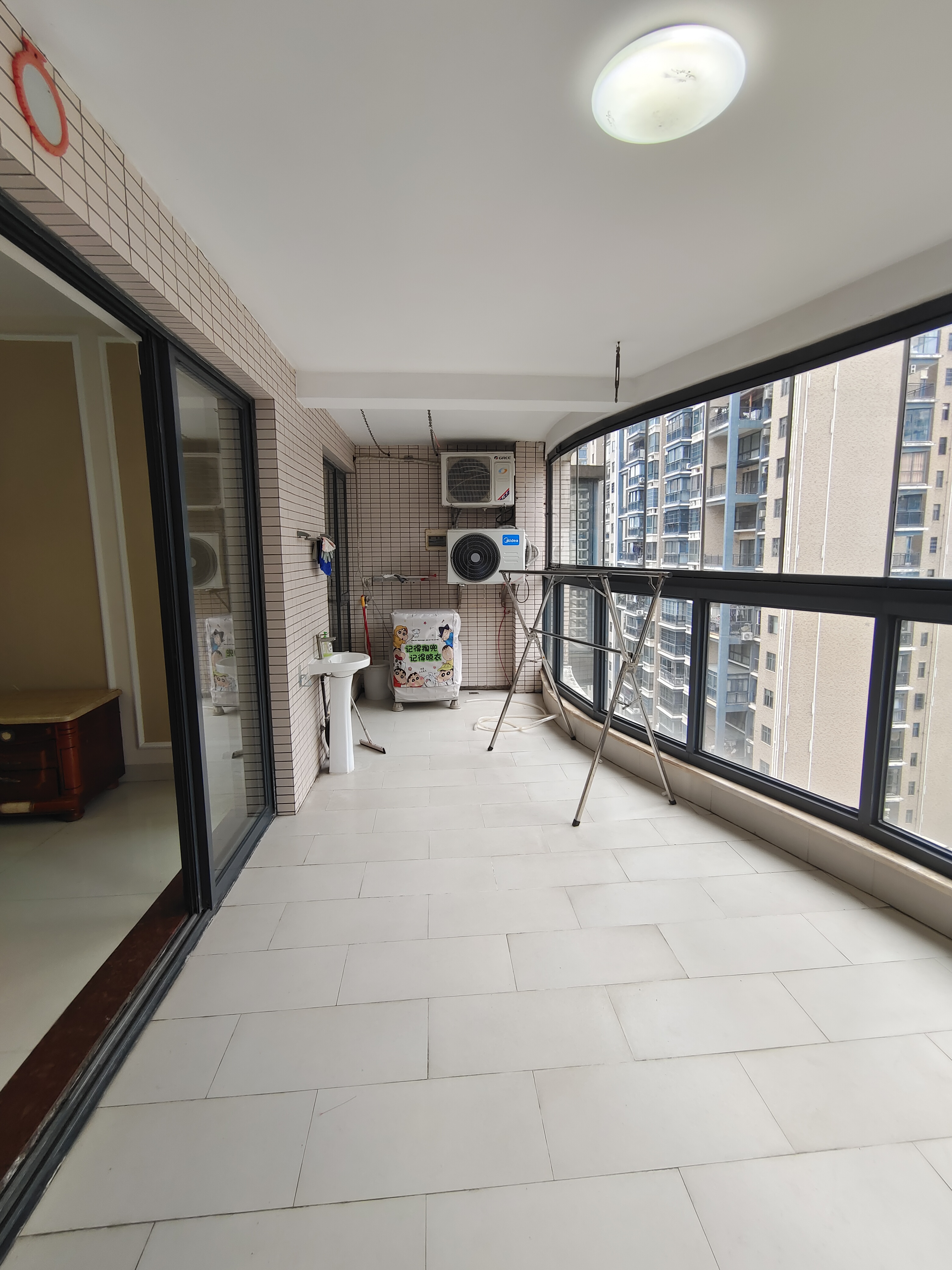 丽晶温泉海景花园一期(别名:丽晶维港、丽晶海景花园) 4室2厅2卫 4000.0元/月 丽晶温泉海景花园一期(别名:丽晶维港、丽晶海景花园) 4室2厅2卫 4000.0元/月室内图