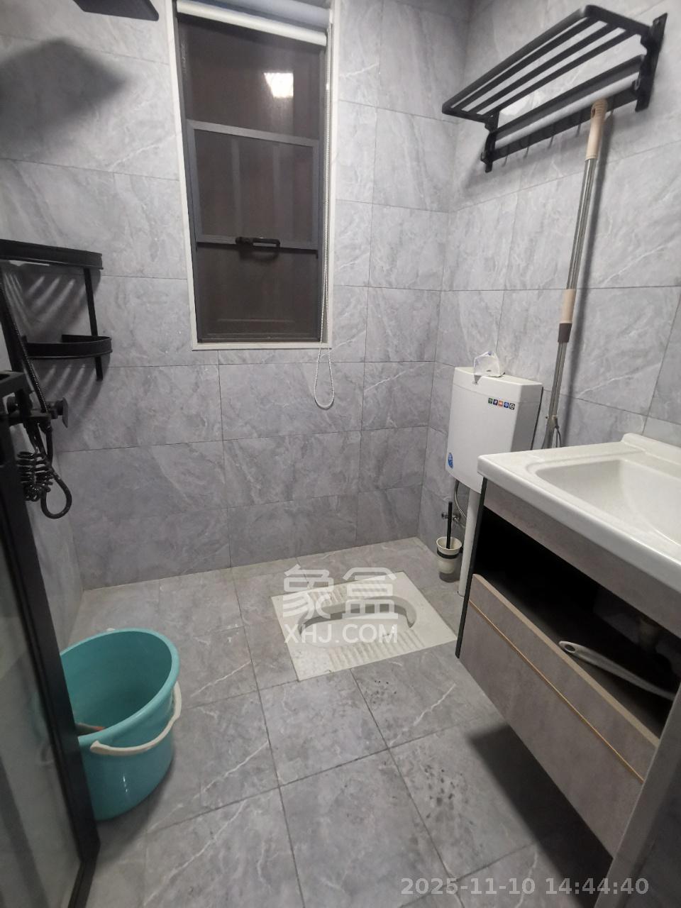 保利东郡  4室2厅2卫    2000.0元/月室内图