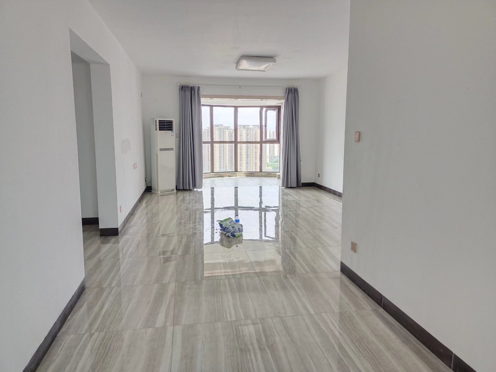 国兴城（B区）  3室2厅2卫    4300.0元/月室内图