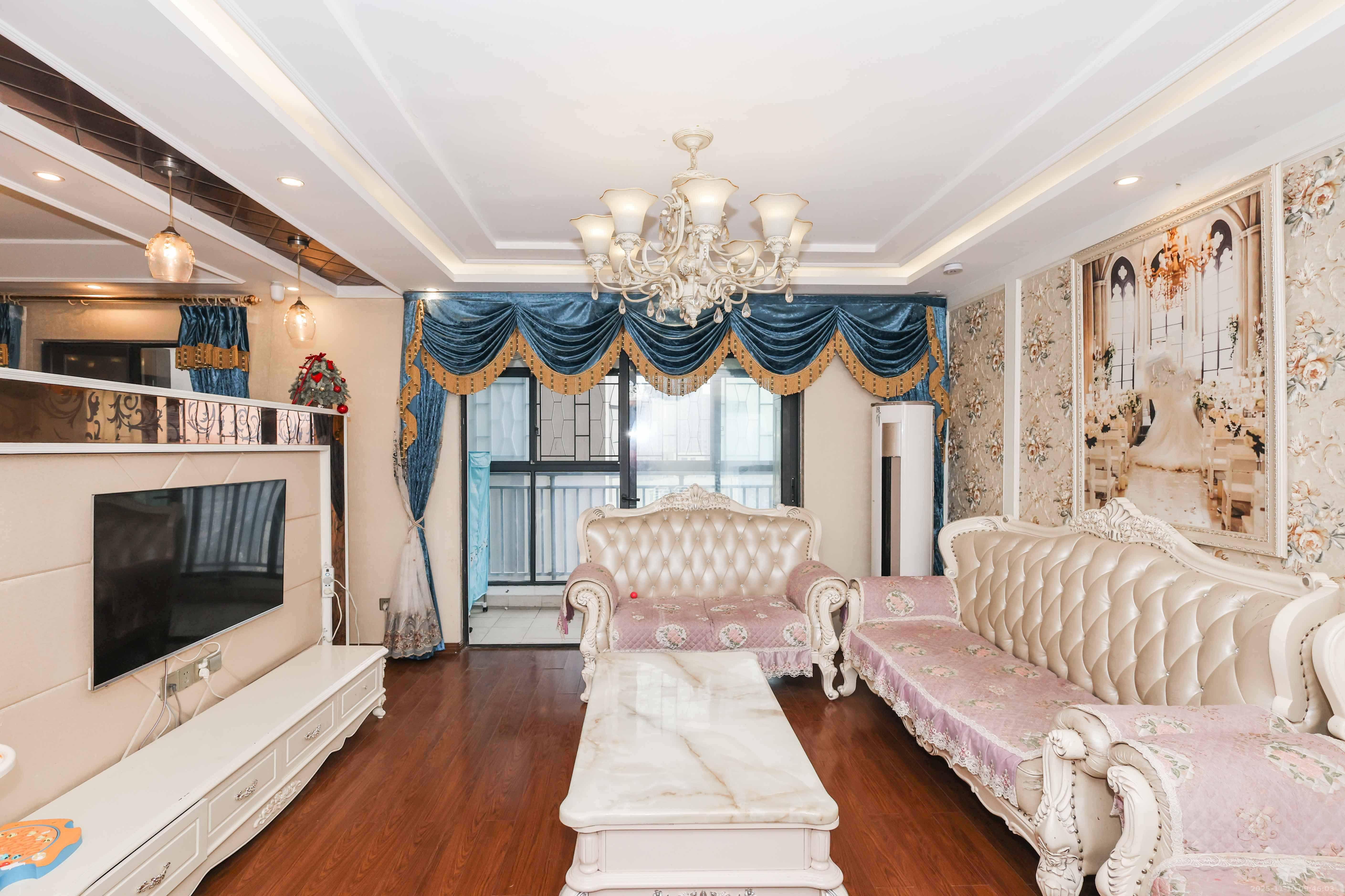 万科城市花园  3室2厅2卫    2600.0元/月