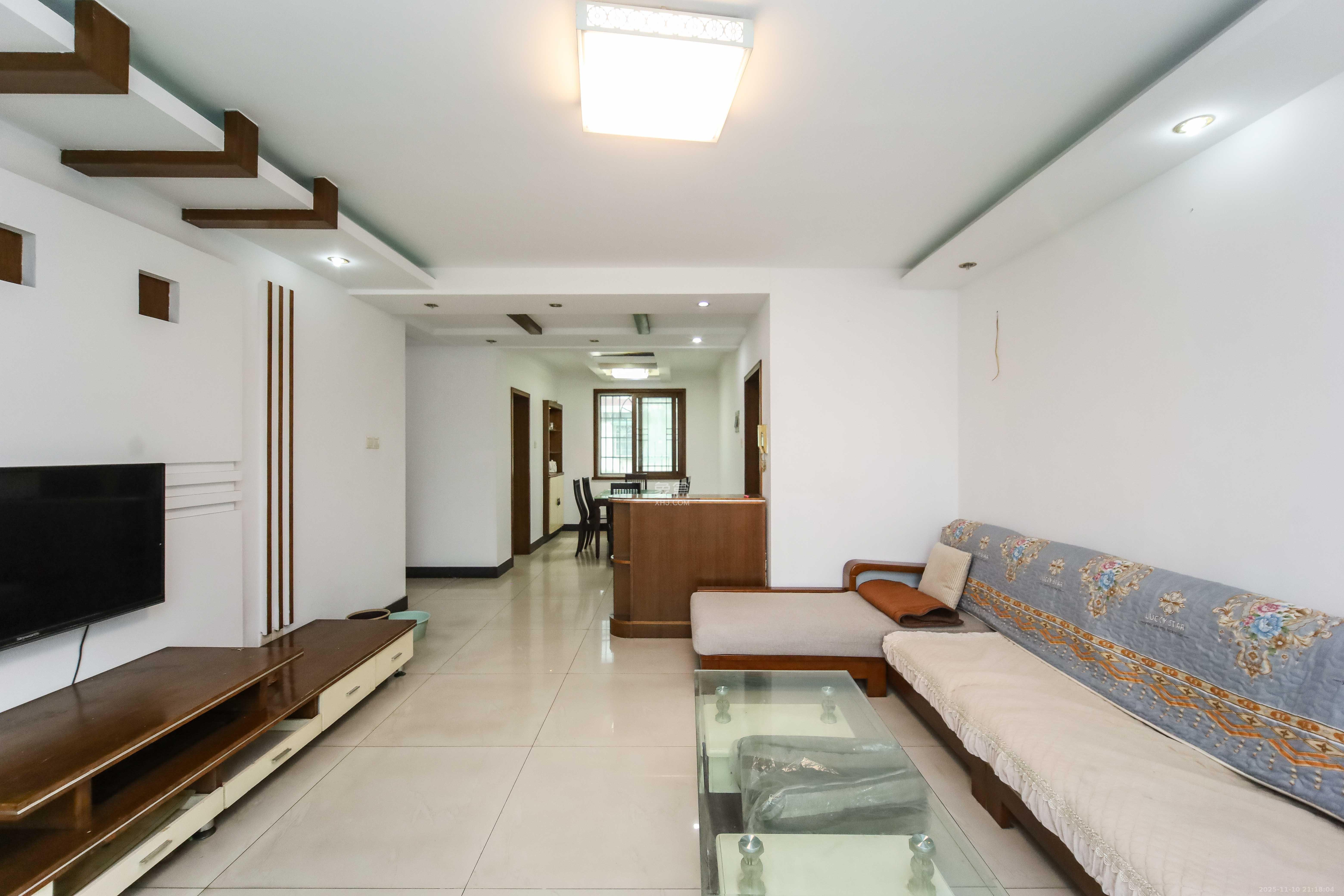 古汉城宿舍（同超集团控股公司）  3室2厅1卫    75.0万客厅