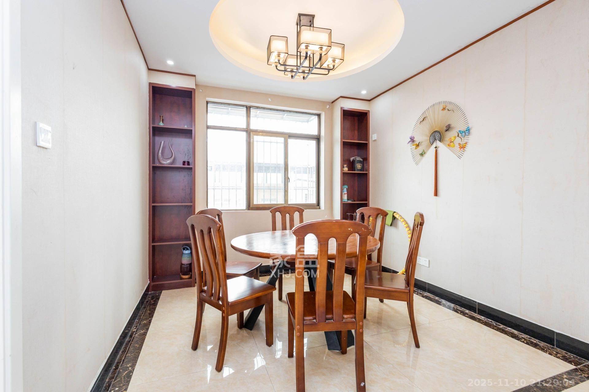 和泉嘉园  4室2厅2卫    2000.0元/月室内图