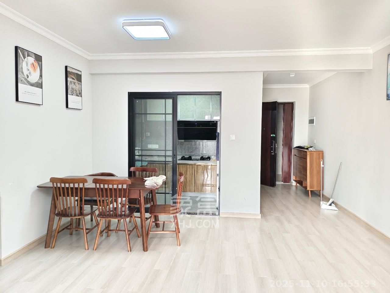 城发恒伟星雅韵（恒伟星辉苑）  4室2厅2卫    3200.0元/月室内图