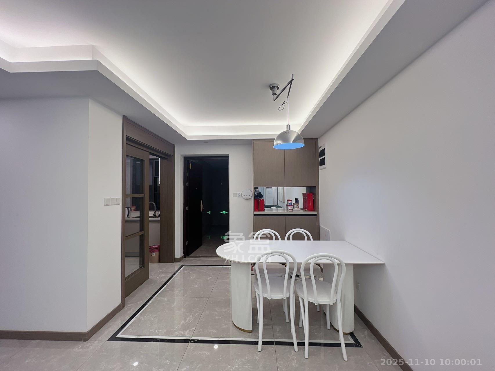 龙湖铂金中心（龙湖春江郦城）  3室2厅2卫    4800.0元/月室内图