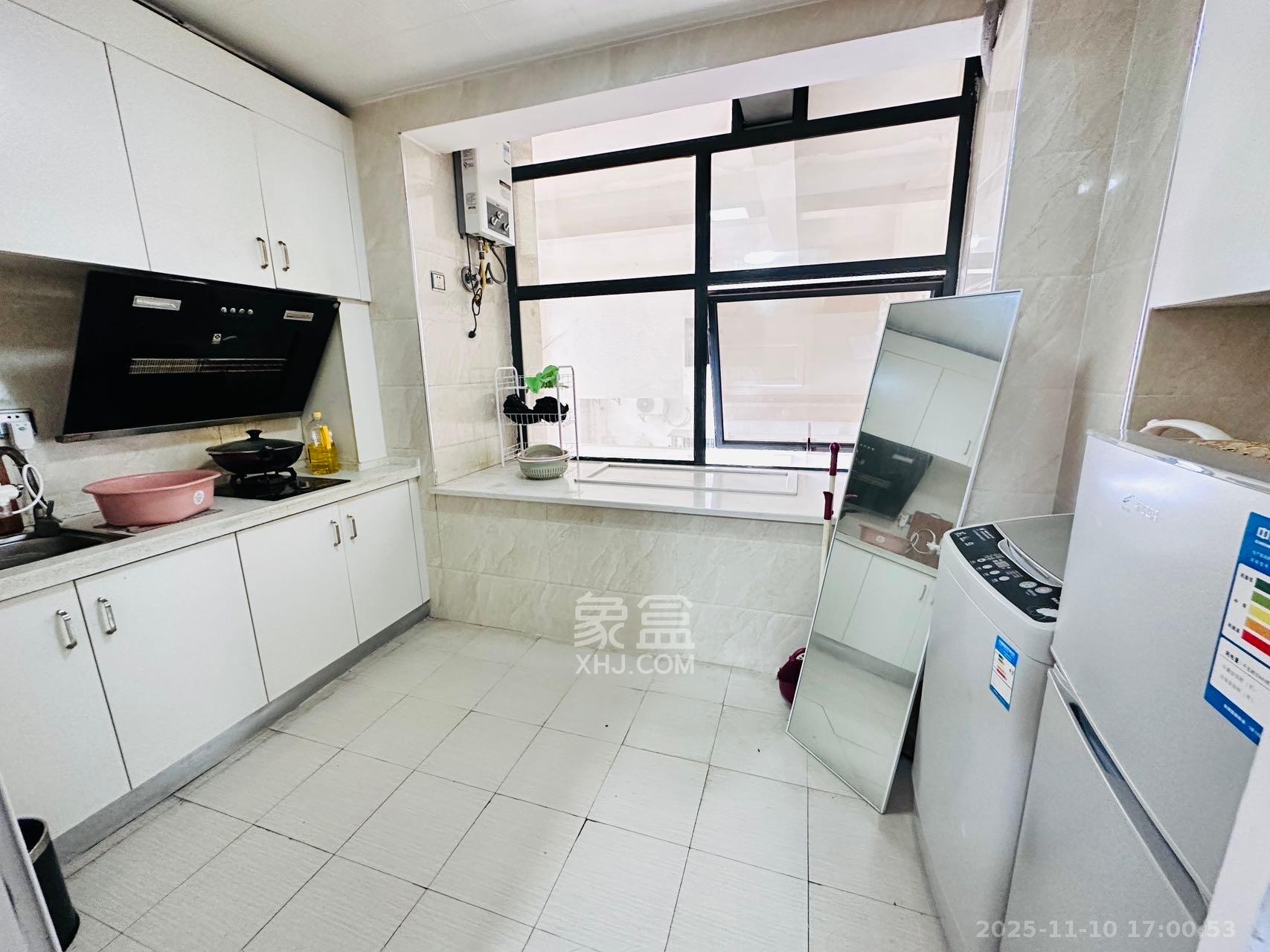 蓝湾国际广场  1室1厅1卫    1600.0元/月