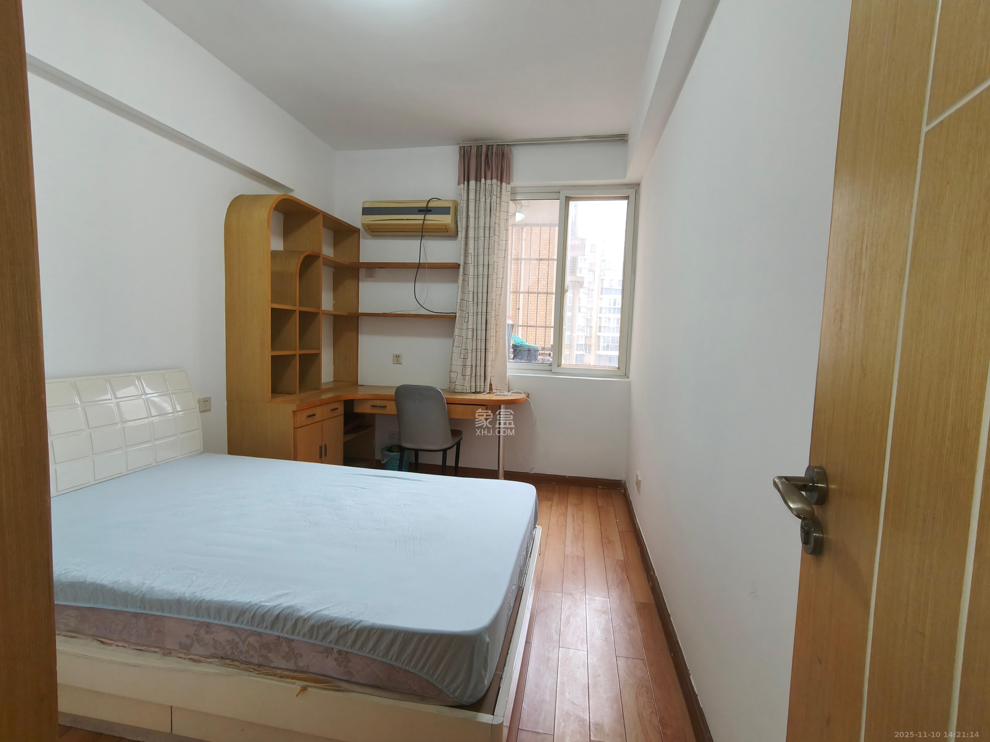 金碧文华  3室2厅2卫    2300.0元/月室内图