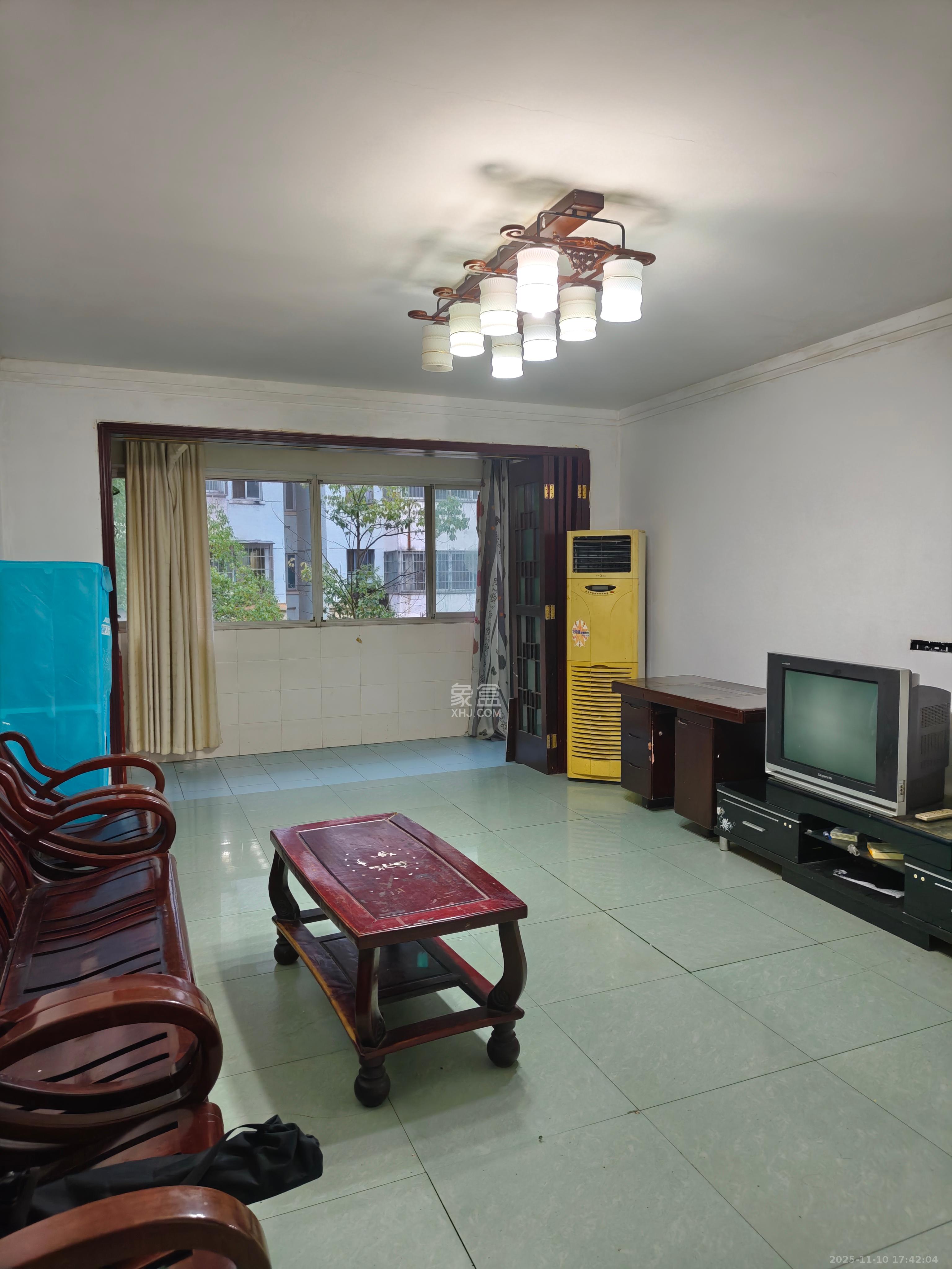 咸嘉新村嘉兴苑  2室2厅1卫    1700.0元/月