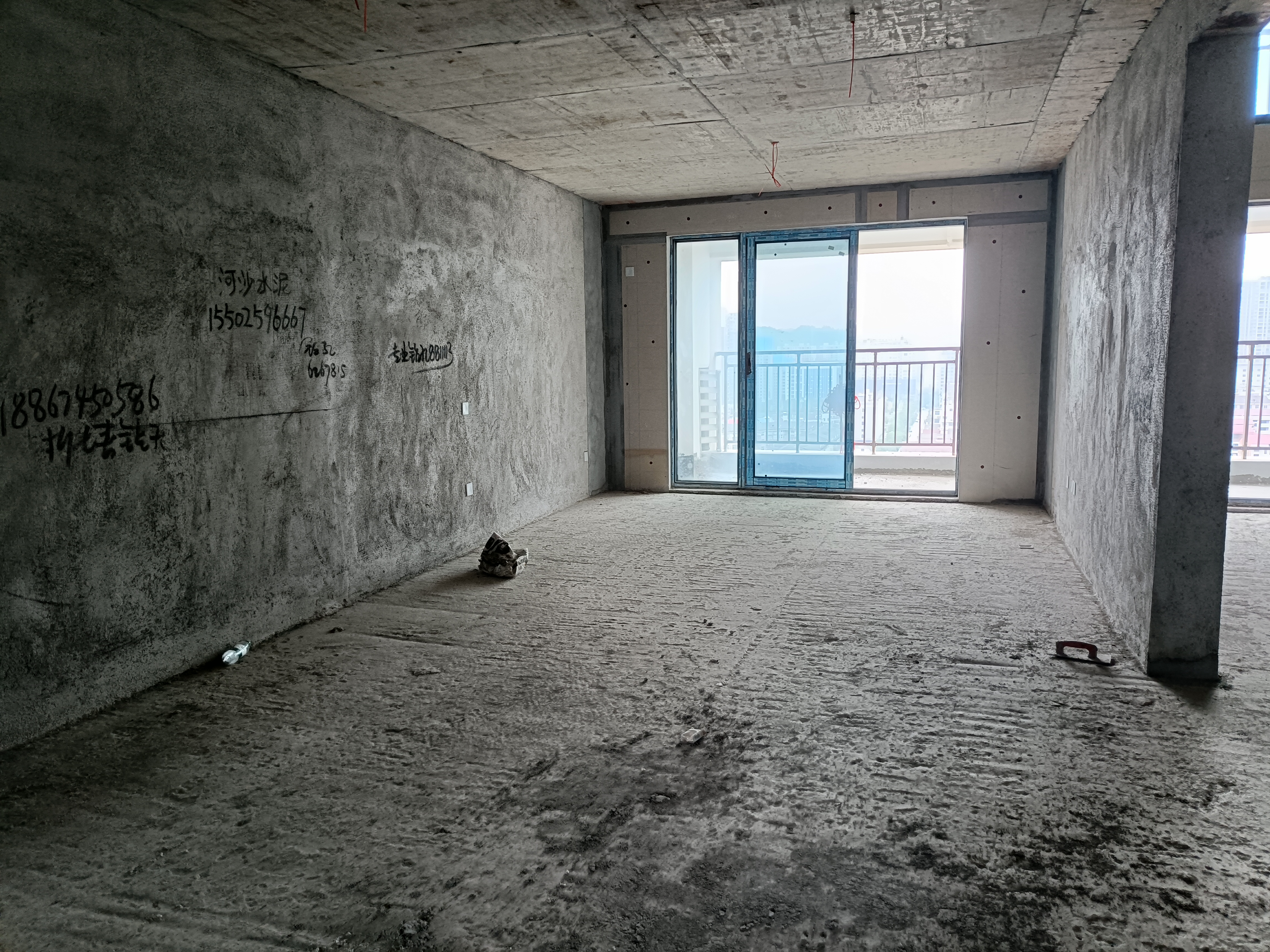 吾悦广场 4室2厅3卫 78.0万 吾悦广场 4室2厅3卫 78.0万客厅