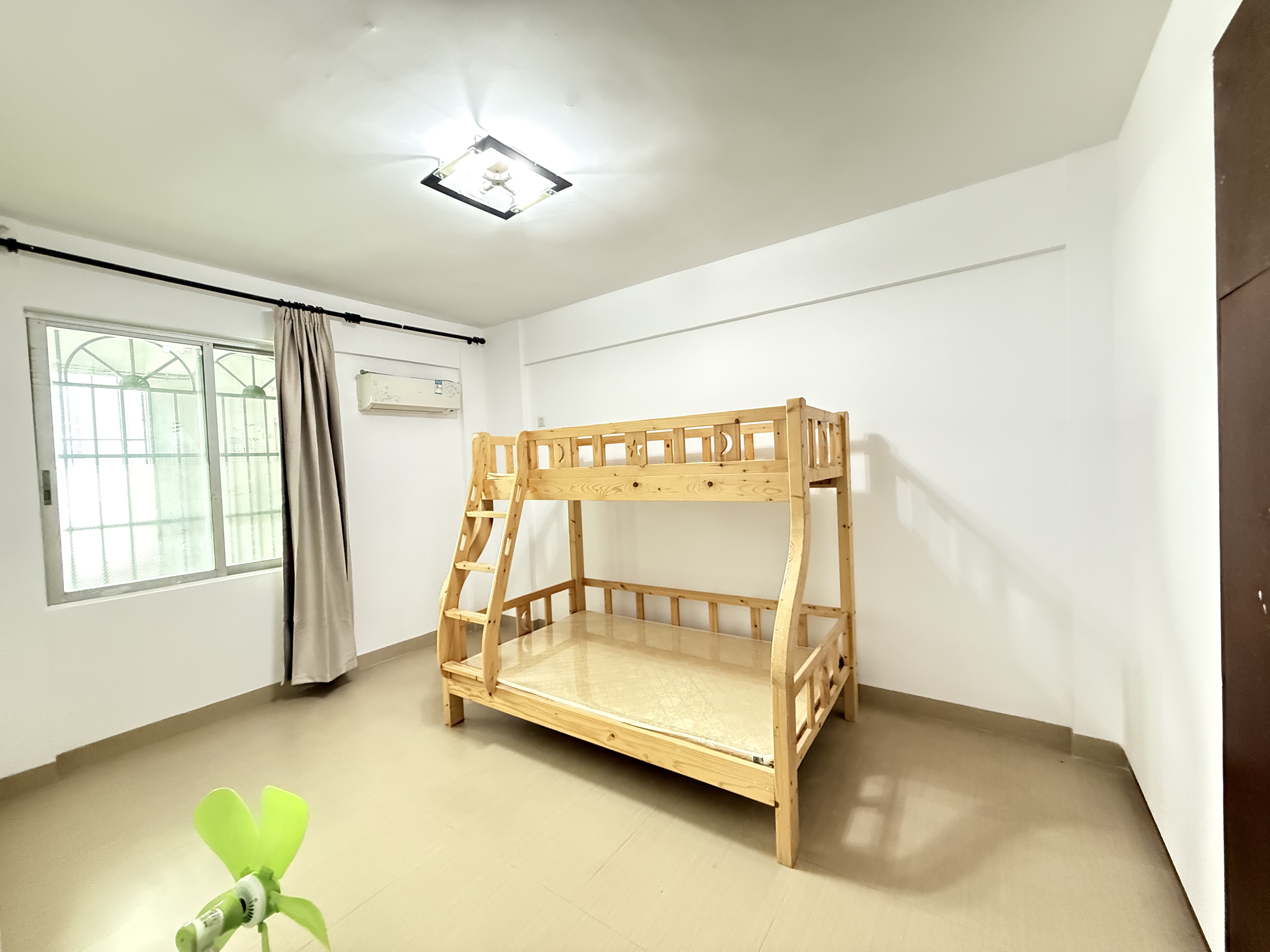 华强小区  3室2厅1卫    2100.0元/月室内图