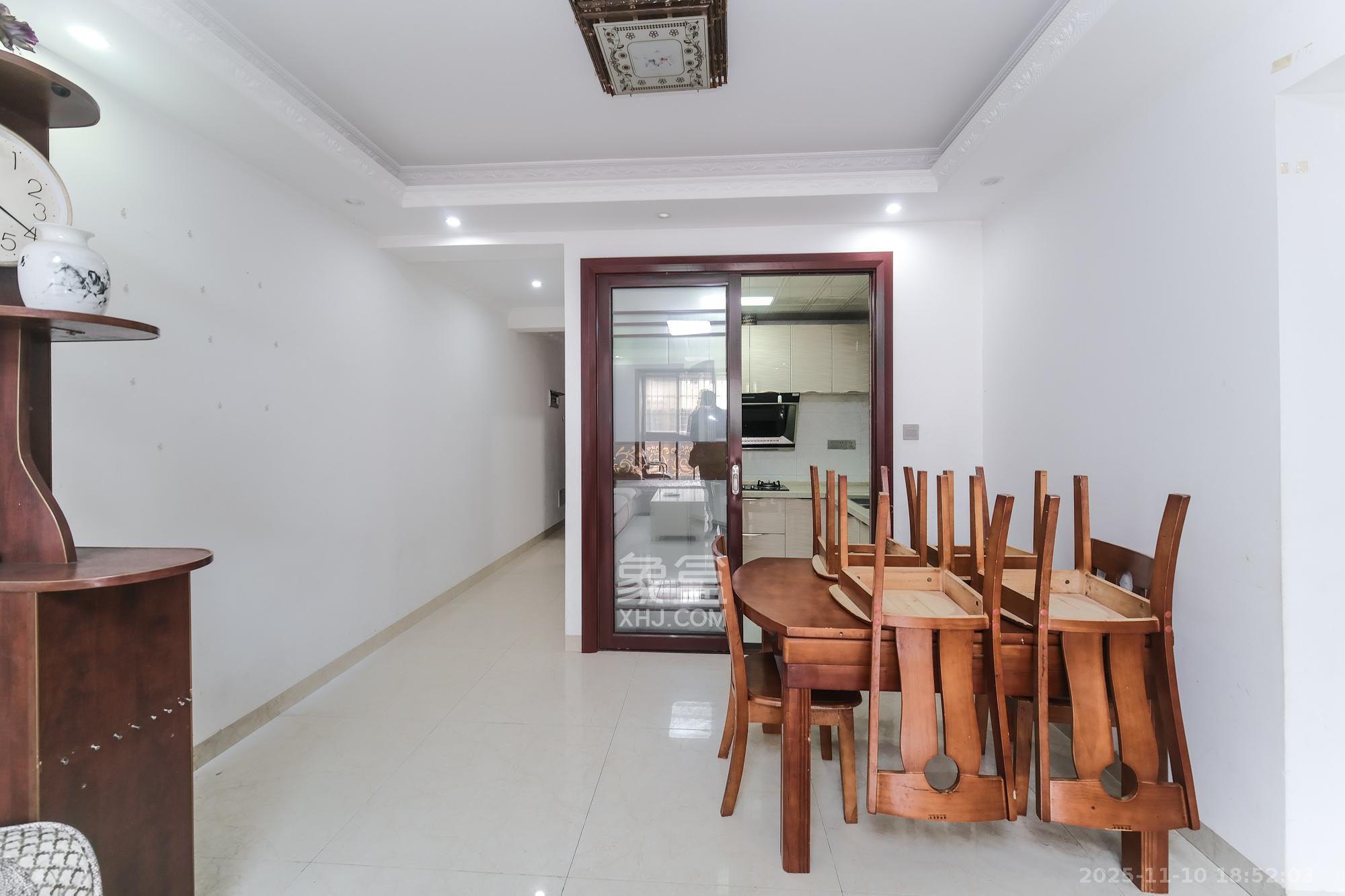 盛地春天里  3室1厅1卫    50.0万客厅