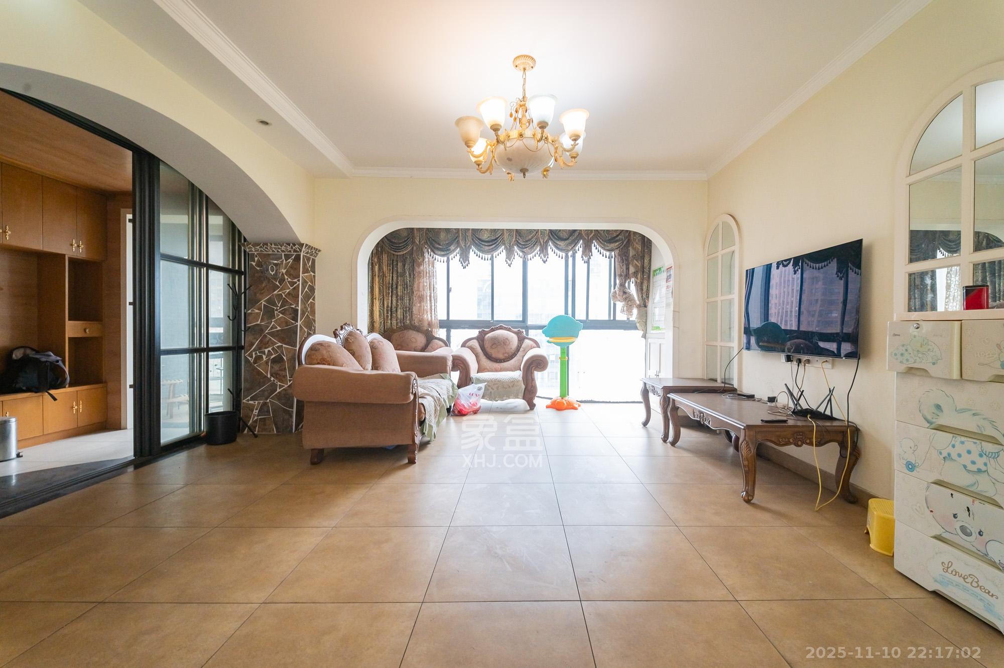 恒基凯旋门一二期  3室2厅2卫    125.0万