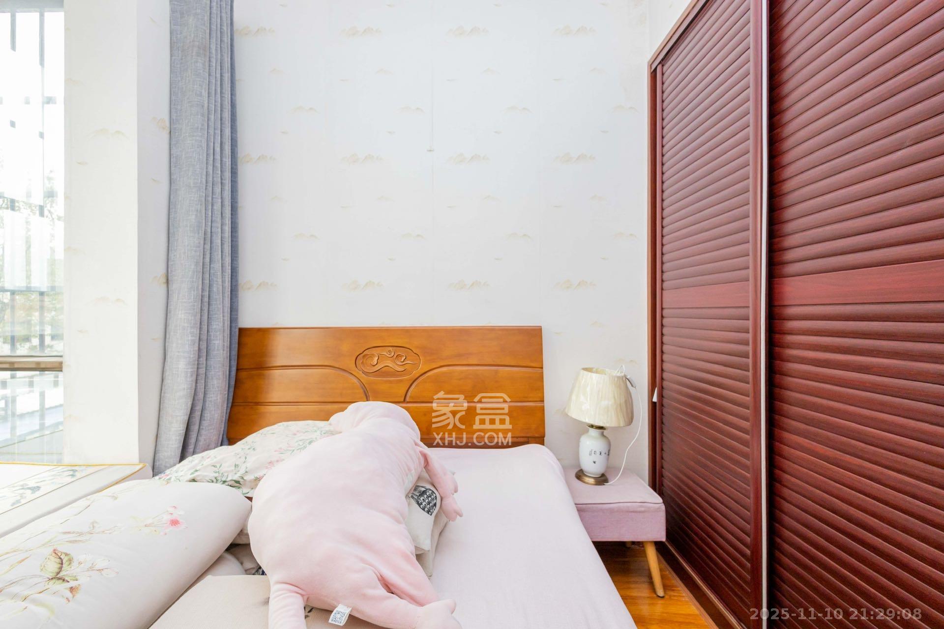 和泉嘉园  4室2厅2卫    2000.0元/月室内图