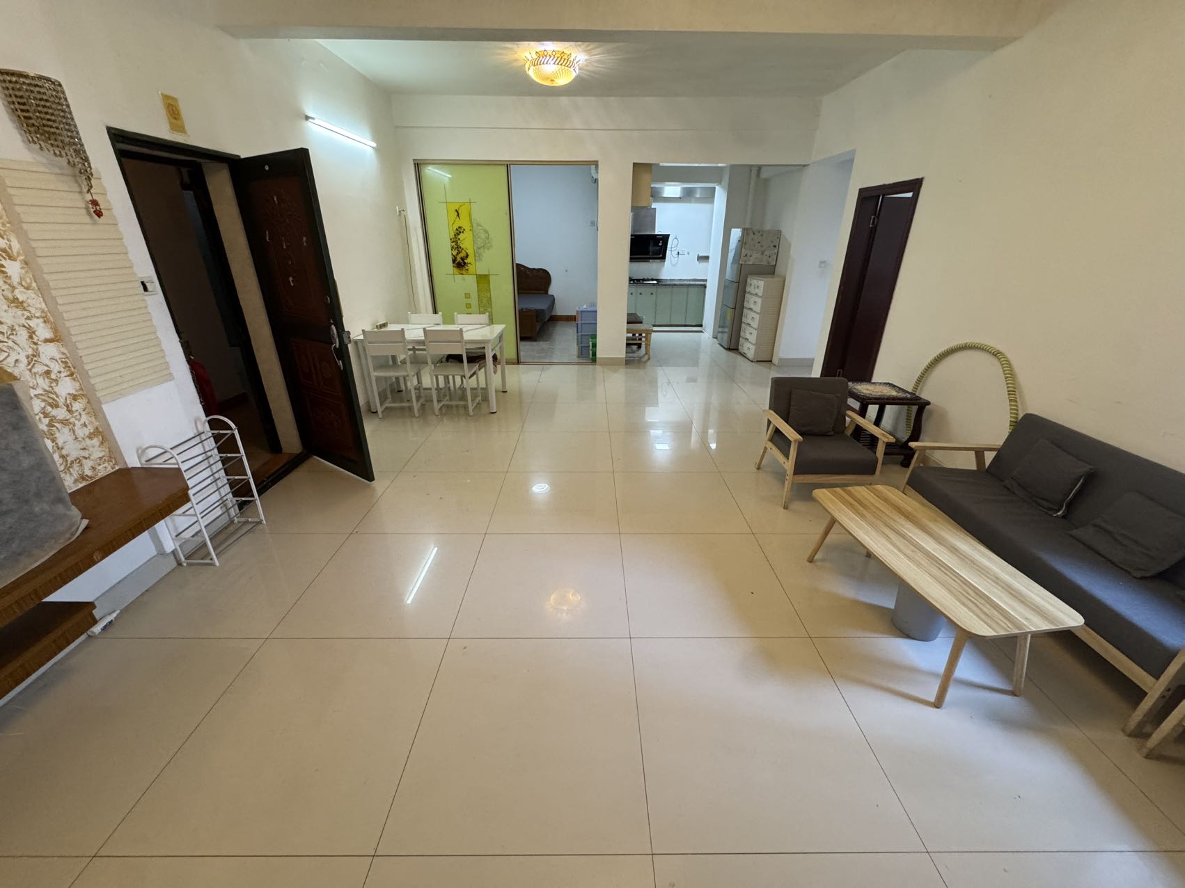 新华公寓 3室2厅1卫 2000.0元/月 新华公寓 3室2厅1卫 2000.0元/月室内图